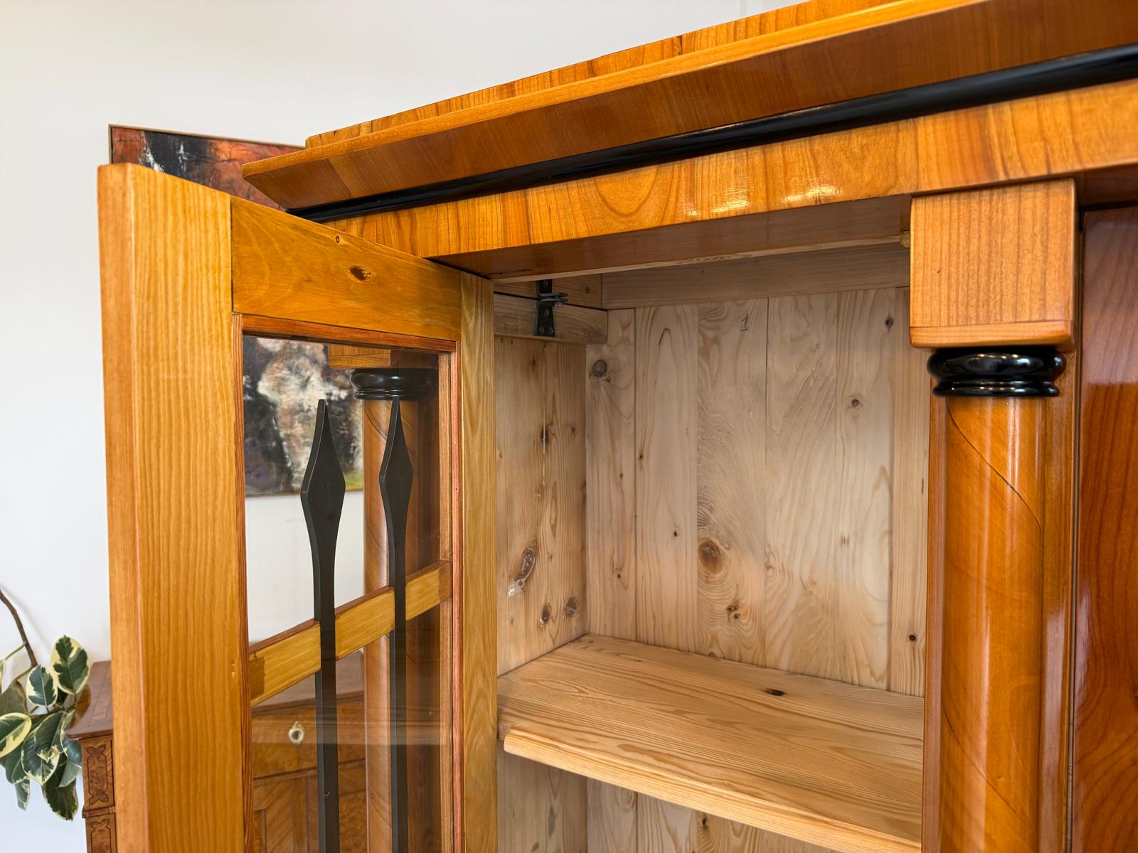 SALE Restaurierte Vitrine Biedermeier Stil Bücherschrank Sammlervitrine D1199