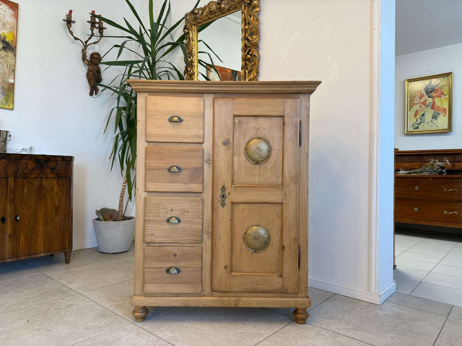 Bäuerlicher Brotschrank Almerschrank Speiskasten Bauernkasten G1929