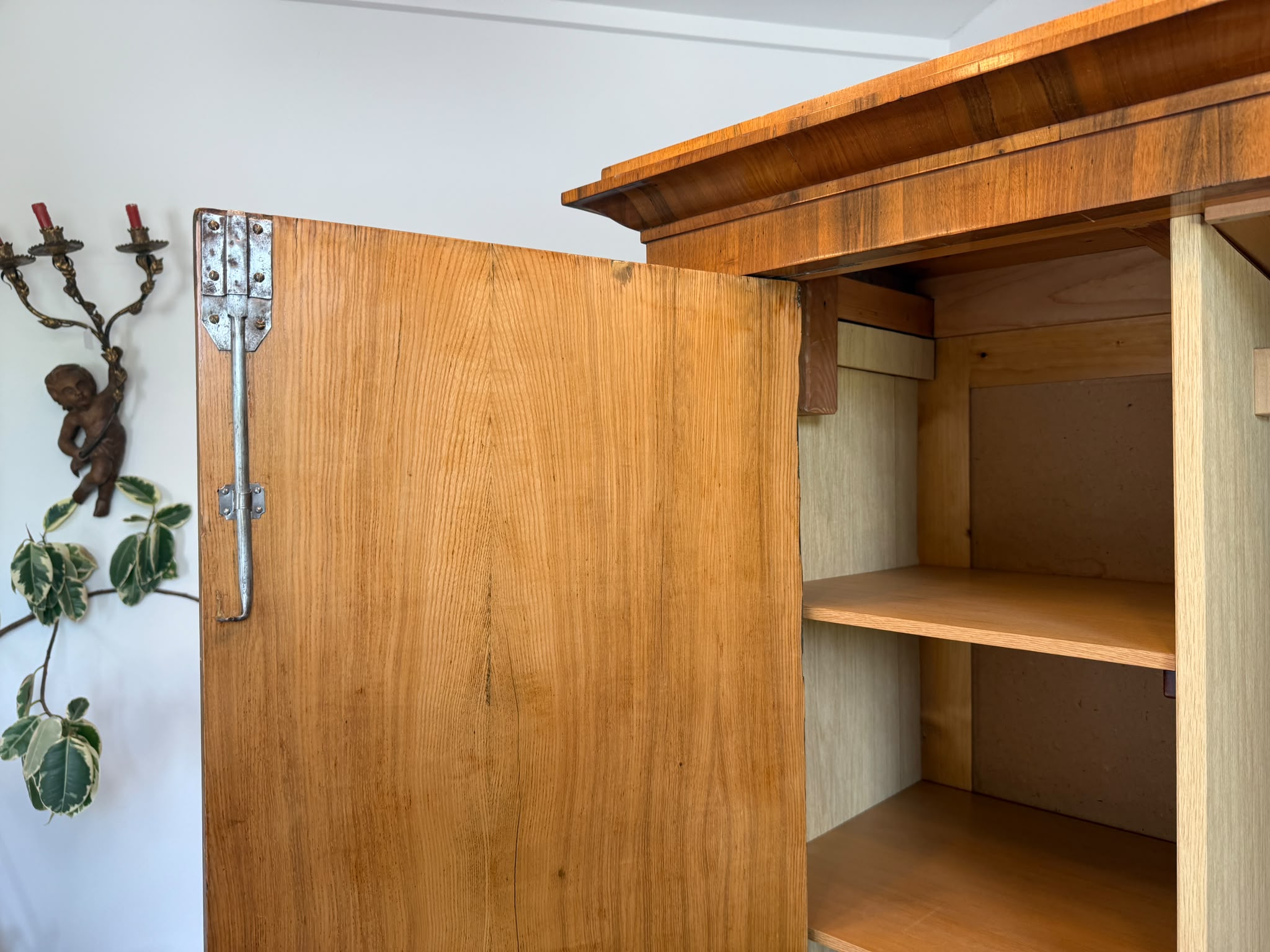Originaler Biedermeier Schrank mit Nussholz-Furnier Antiquität D2625