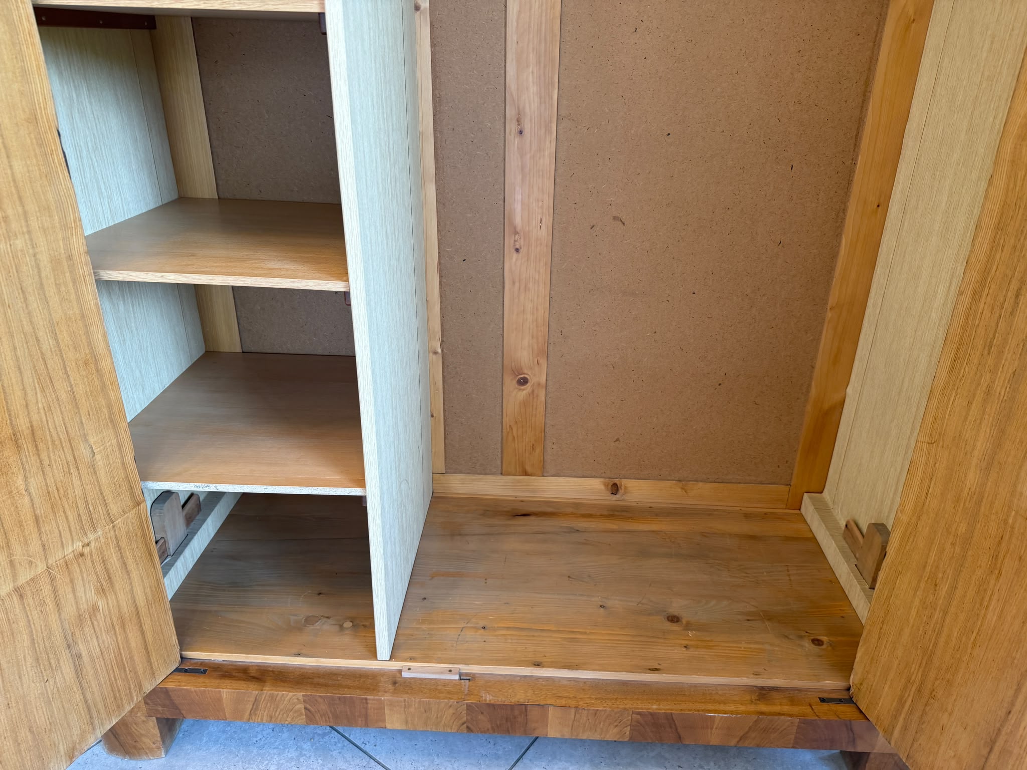 Originaler Biedermeier Schrank mit Nussholz-Furnier Antiquität D2625