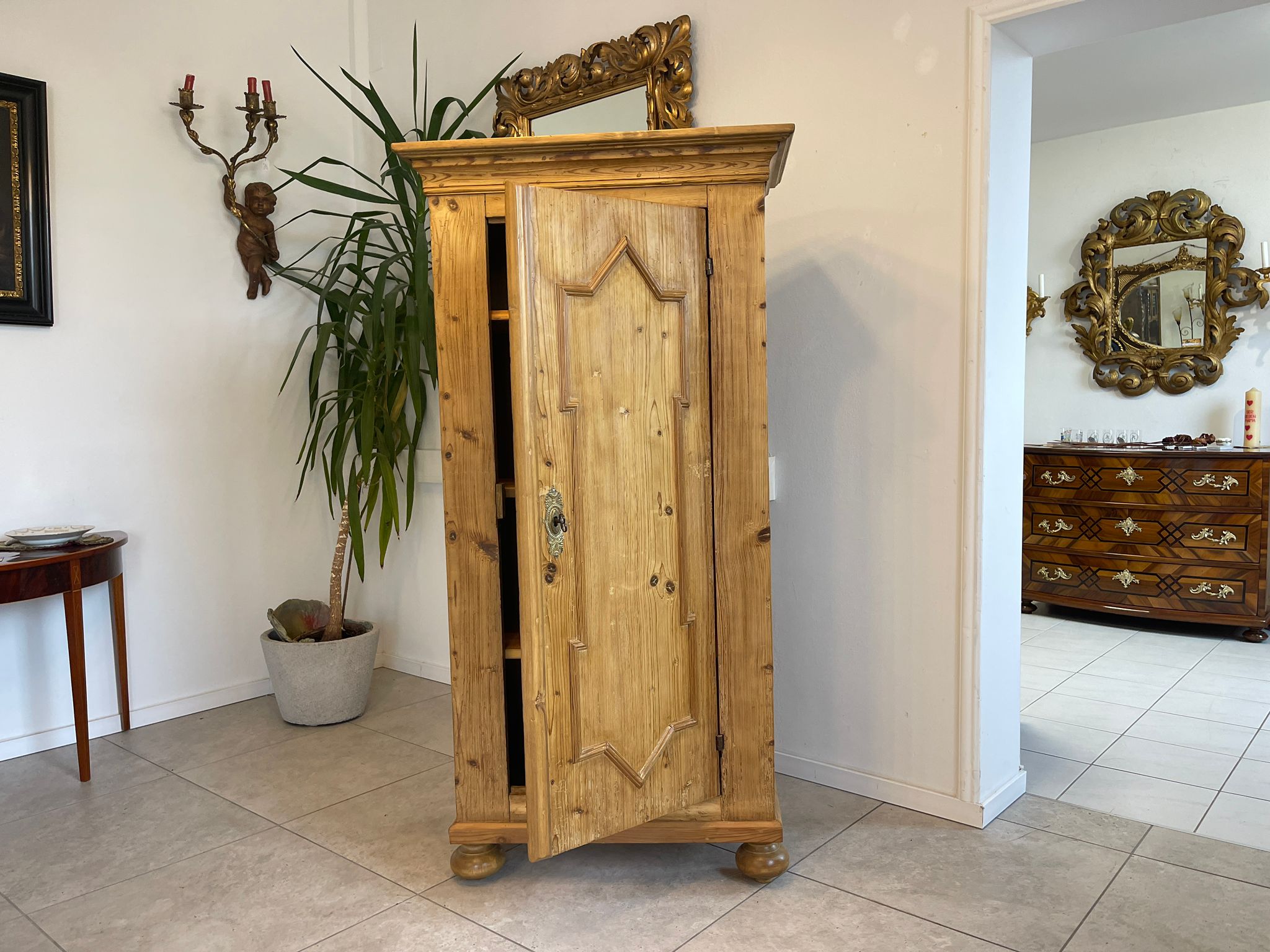 0b6ab8d3-c9ca-42c5-a316-b0802e92b6b0 Brotschrank Vorratsschrank Speiskasten Bauernkasten A5090