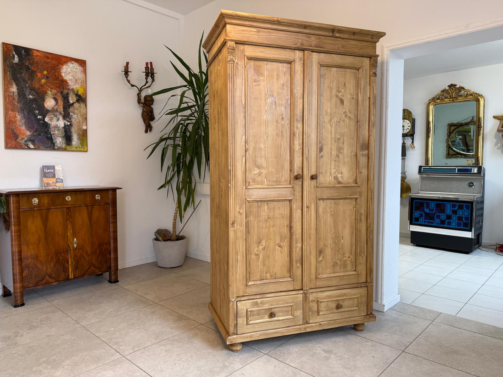 Bäuerlicher Kleiderschrank Naturholz Bauernschrank Bauernmöbel Kasten D2316