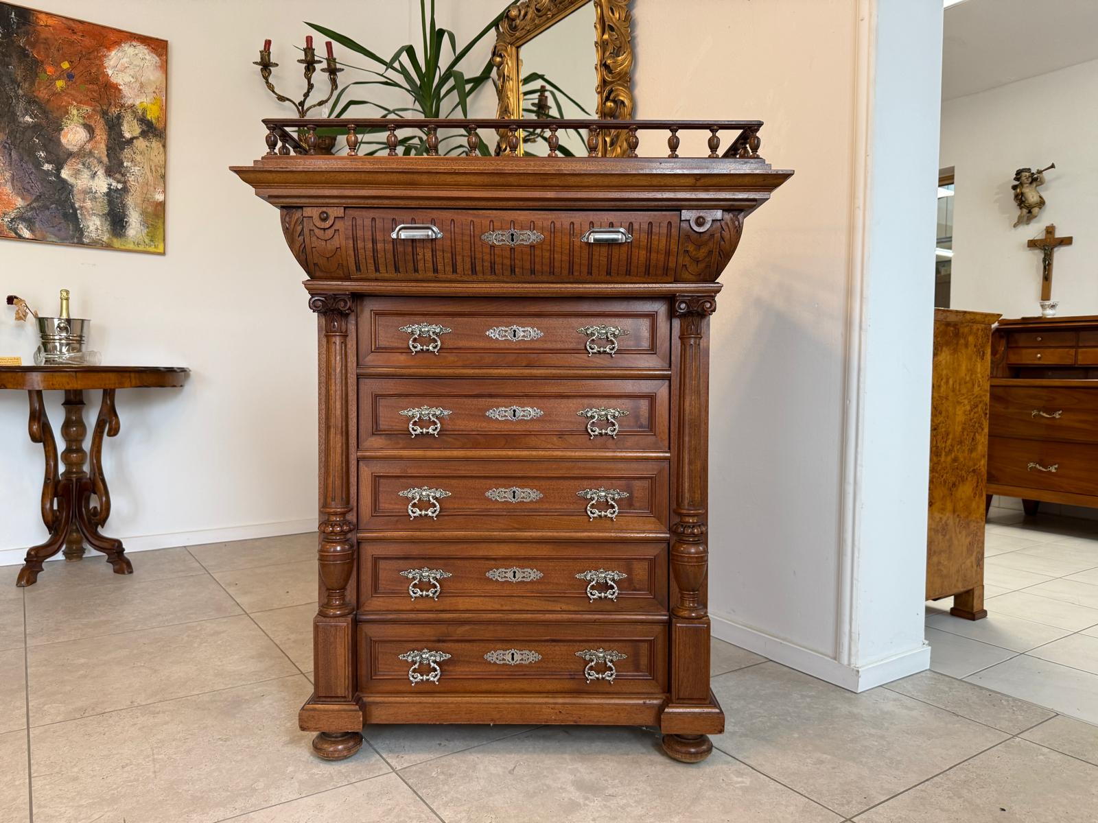 Gründerzeit Wochenkommode Nussholz Ladenschrank Säulenkommode G1729
