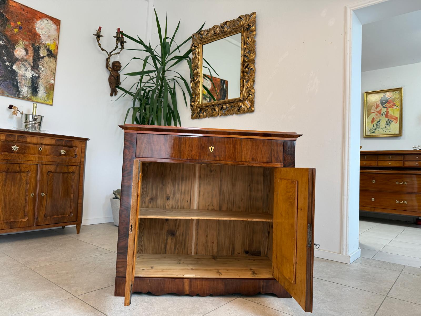 Sale Restaurierte Biedermeier Anrichte Trumeau Nussholz G1832-1