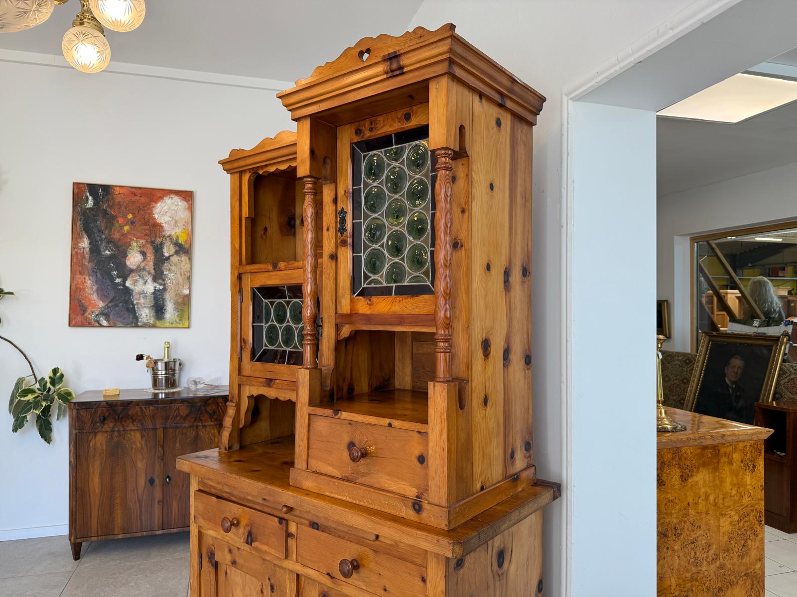 Urige Zirbenholz Kredenz Küchenvitrine Butzenglas Küchenschrank G1914