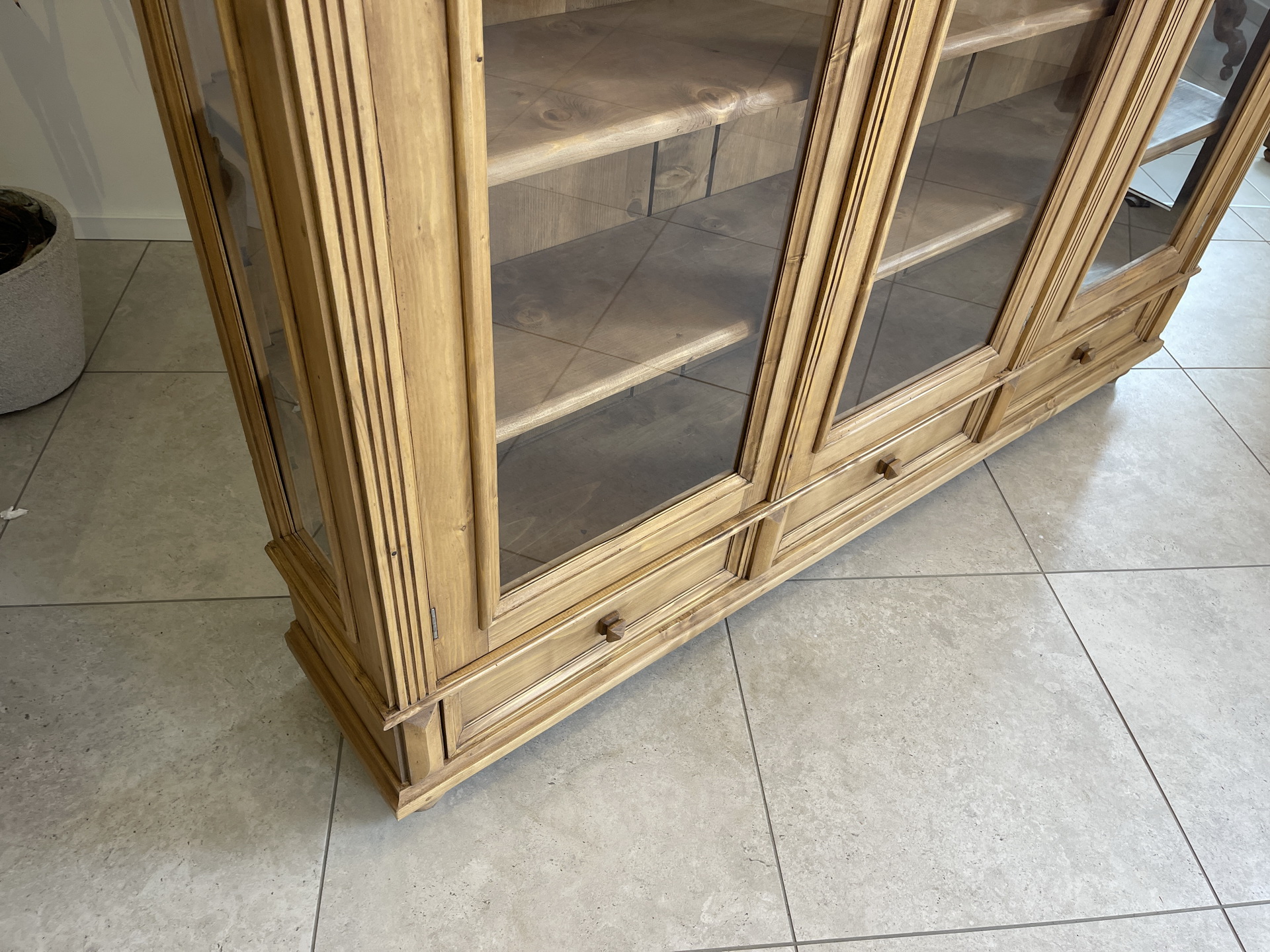 barock_64 Große Vitrine Bauernvitrine Naturholz Bücherschrank A4260