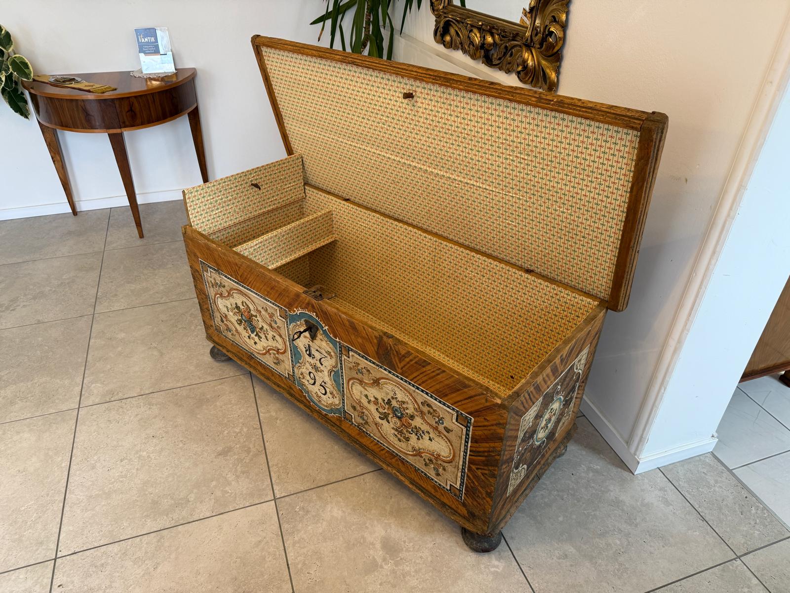 Urige handbemalte Tiroler Truhe Landhaustruhe Bauerntruhe G2342