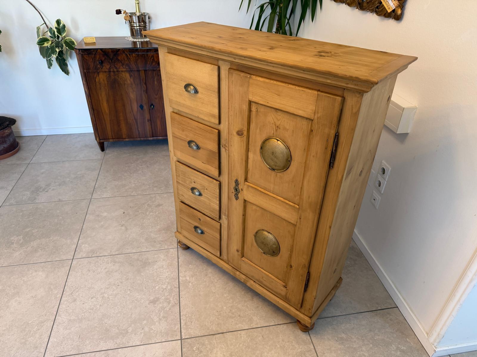 Bäuerlicher Brotschrank Almerschrank Speiskasten Bauernkasten G1929