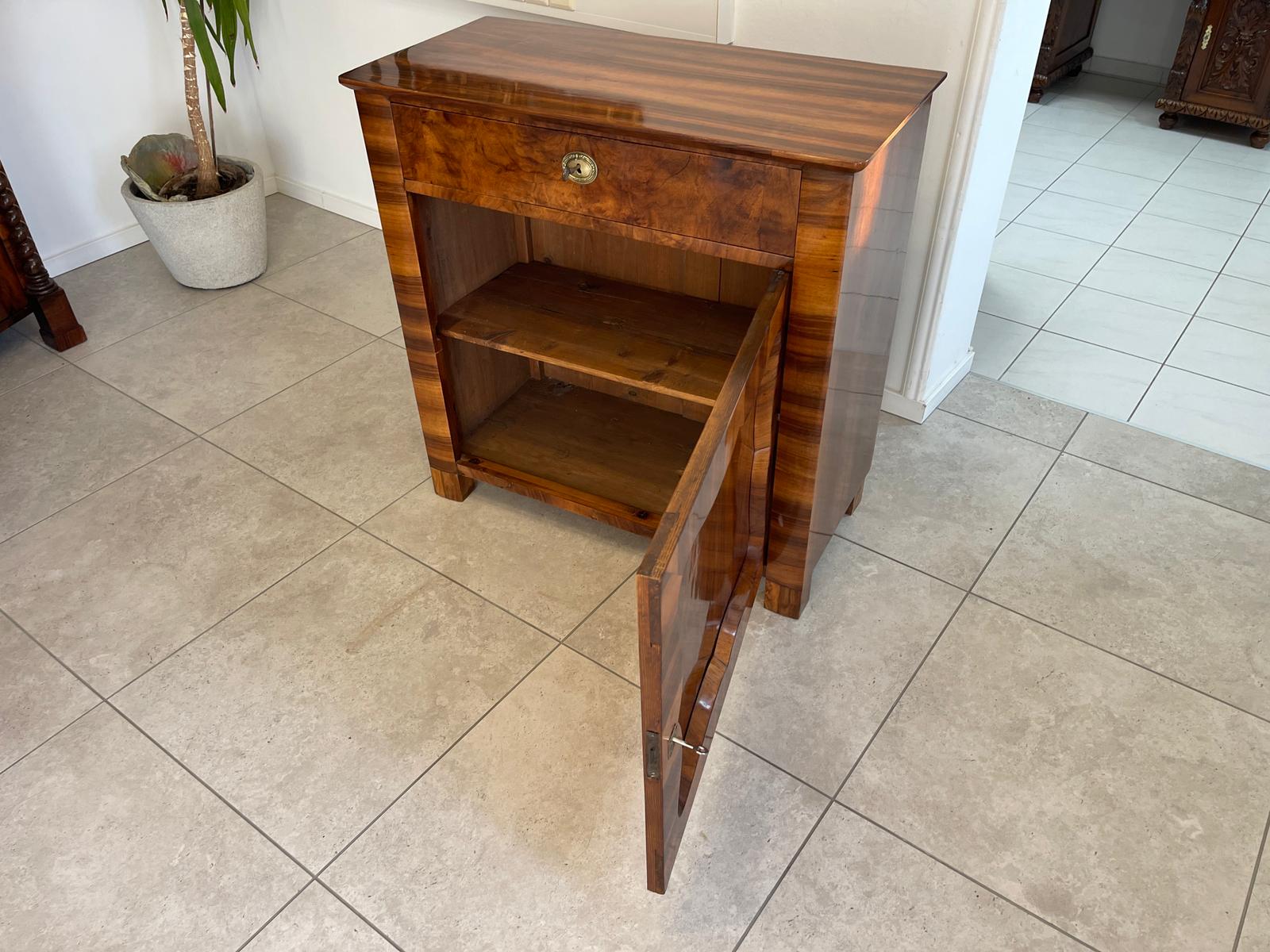dd73ea86-d2d8-4d6a-a0e5-0be36e7e4068 Oriiginales Biedermeier Trumeau Anrichte A4989