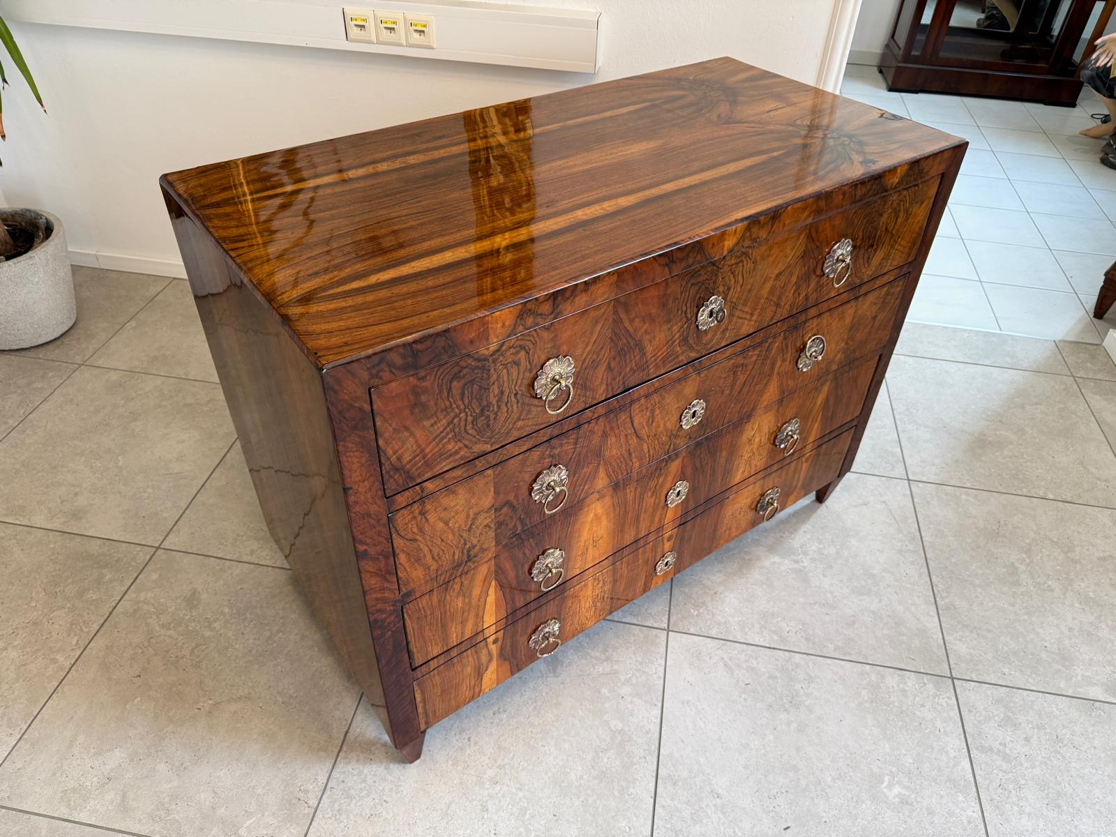 Restaurierte Biedermeier Kommode 4 Ladenkommode Nussholz G2211