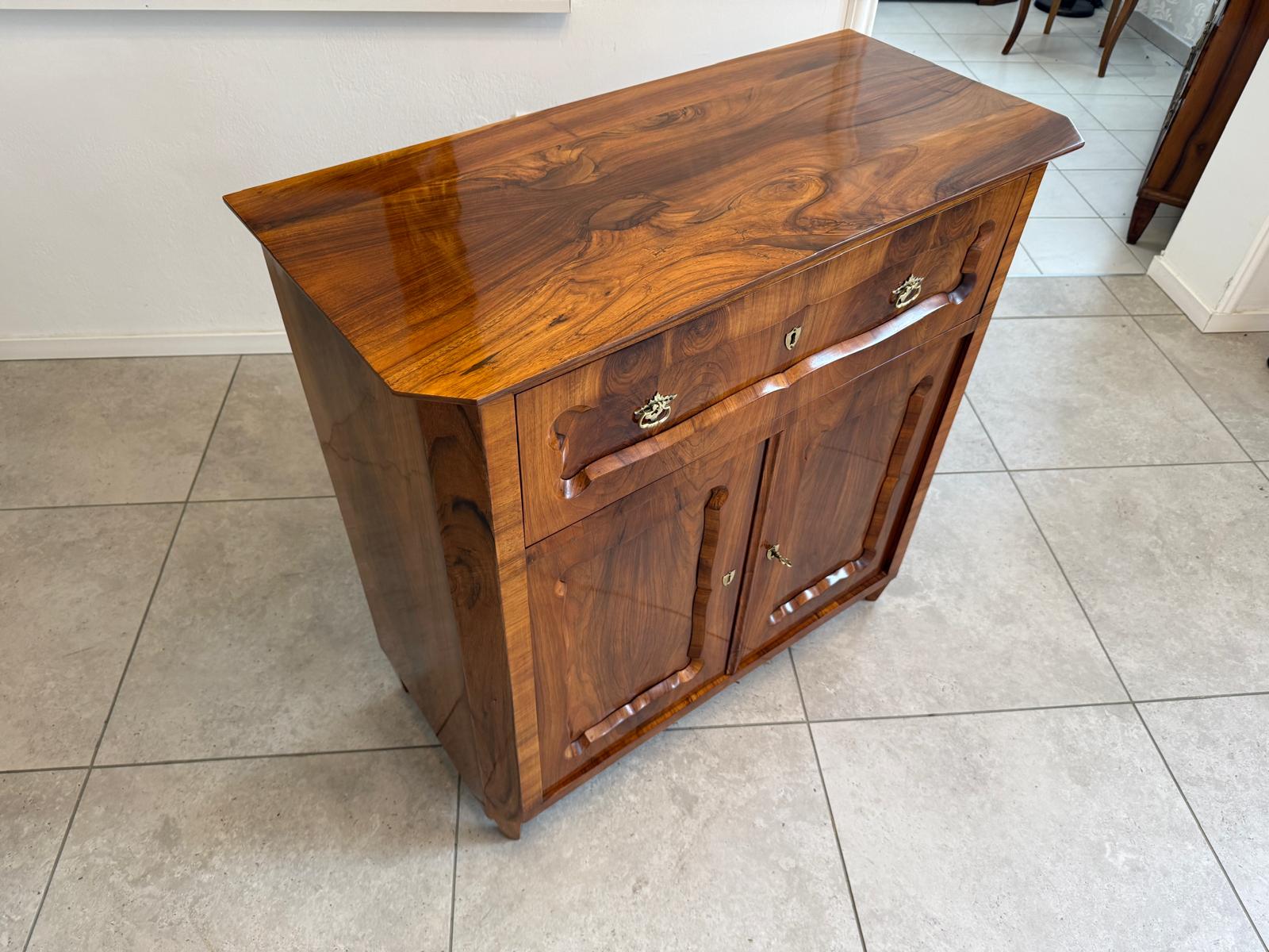 Sale Restaurierte Biedermeier Anrichte Trumeau Nussholz G1830