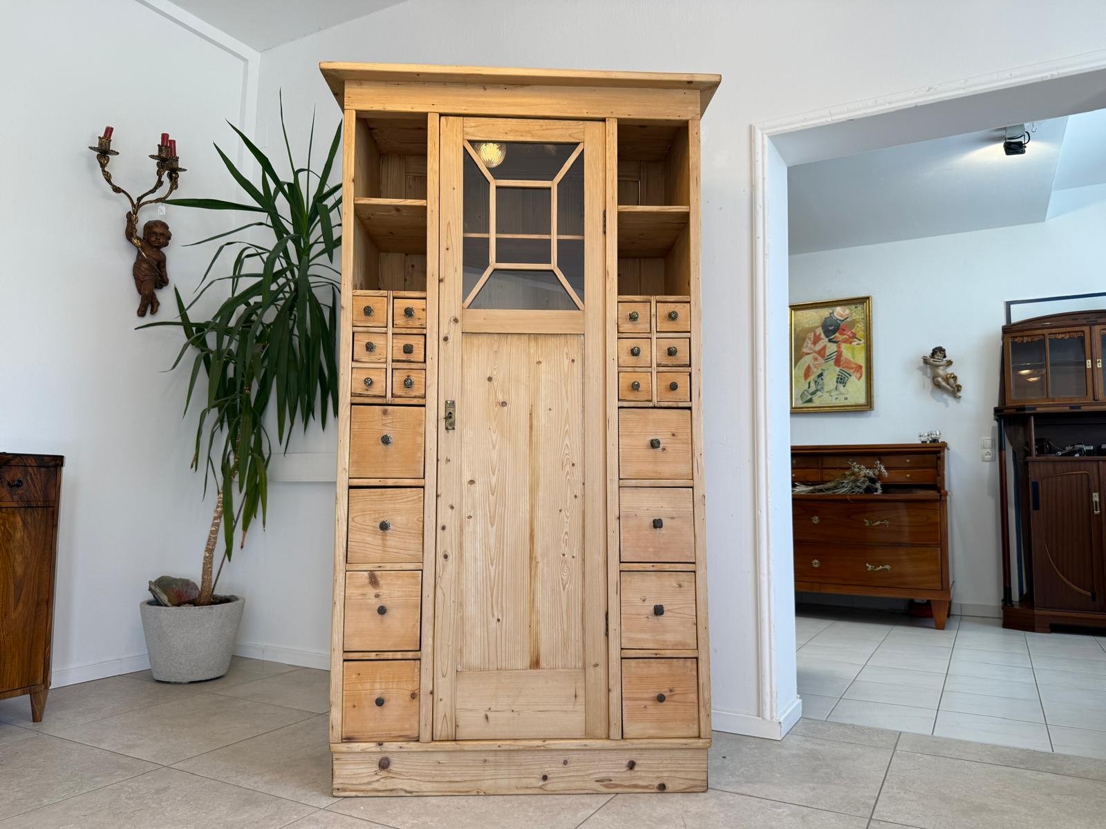 Uriger Speiskasten Ladenschrank Kräuterschrank Fichtenholz Antik G2016