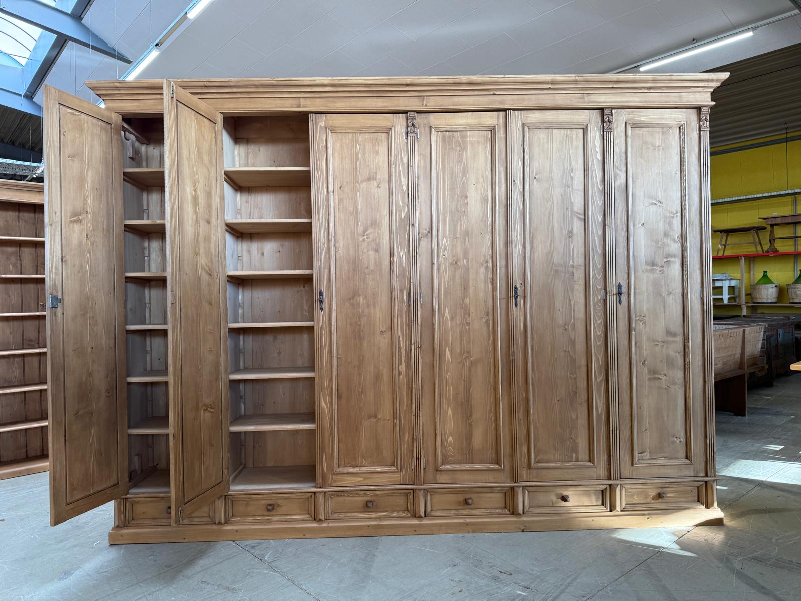 Bäuerlicher Garderobenschrank Bauernschrank Kasten Bauernmöbel G2409