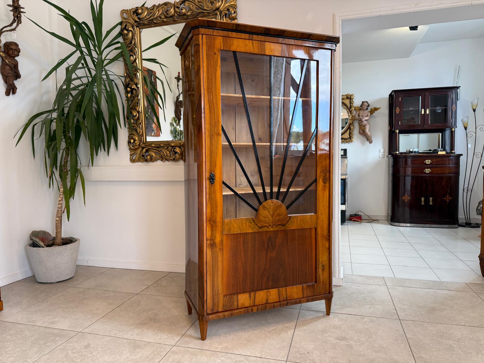 Sale Biedermeier Vitrine Sonnenvitrine Bücherschrank Bibliotheksschrank Nussholz D2477