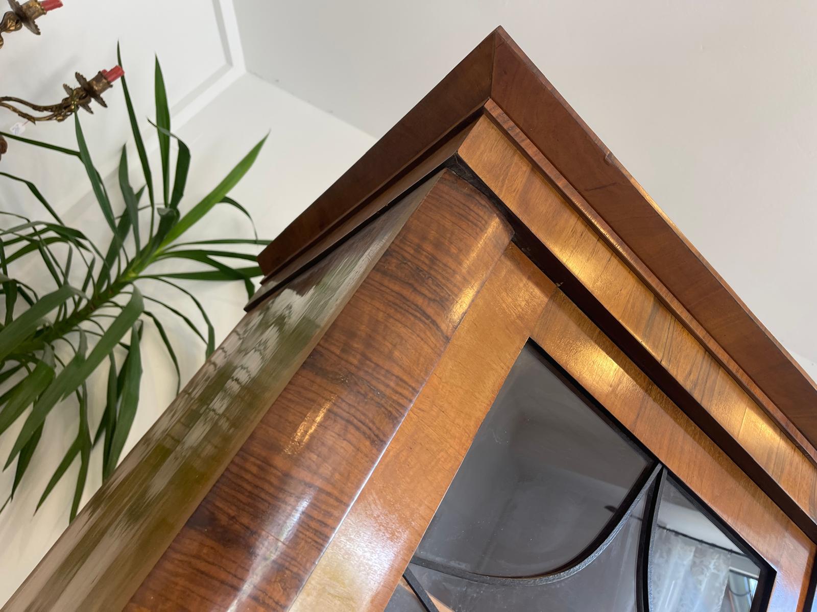 Biedermeier Vitrinenschrank Glasschrank Nussholz Kleiderschrank G1647