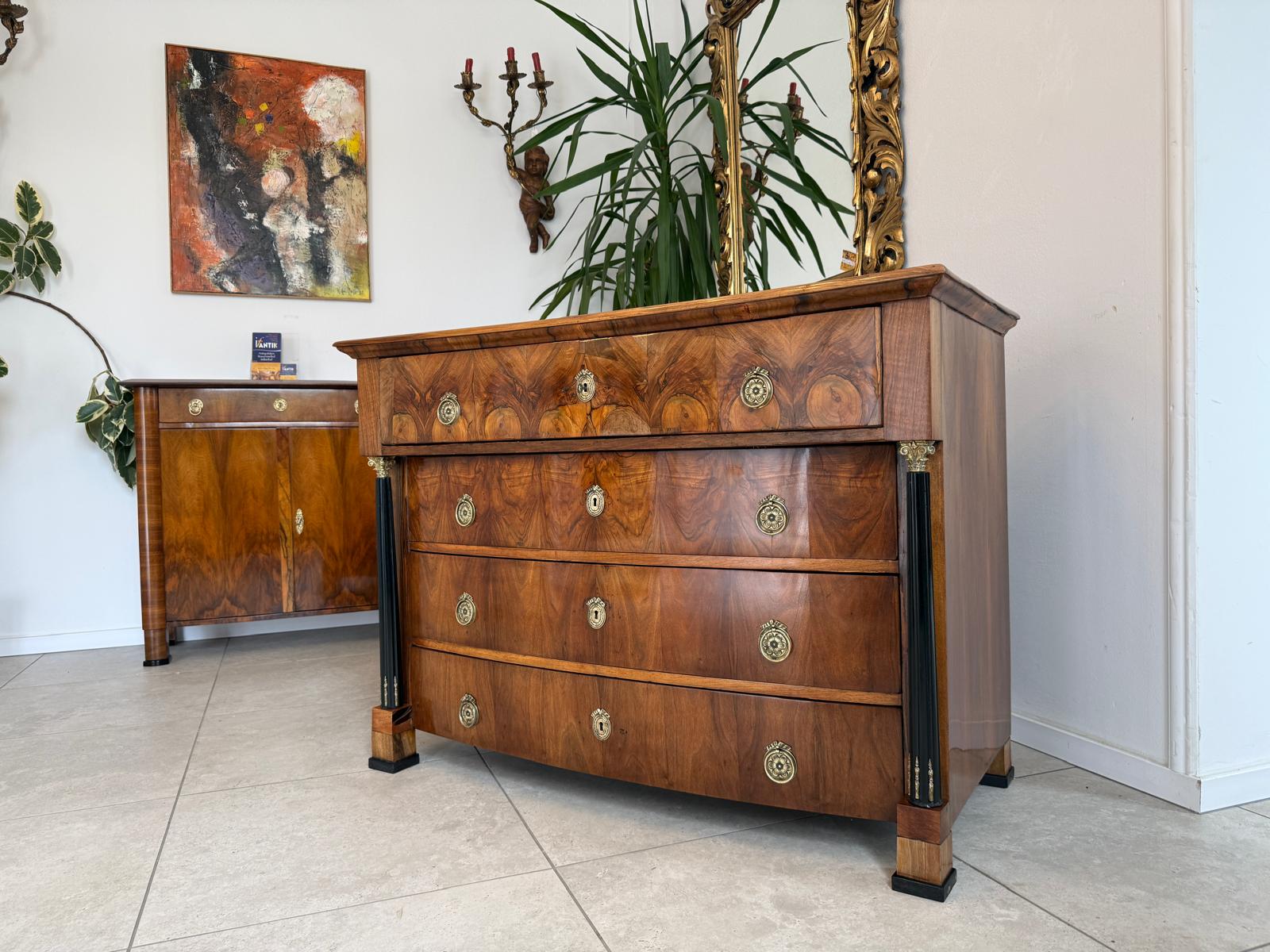 Empire Kommode Antiquität Säulenkommode Restaurierte Nussholzfurnierte  D2349