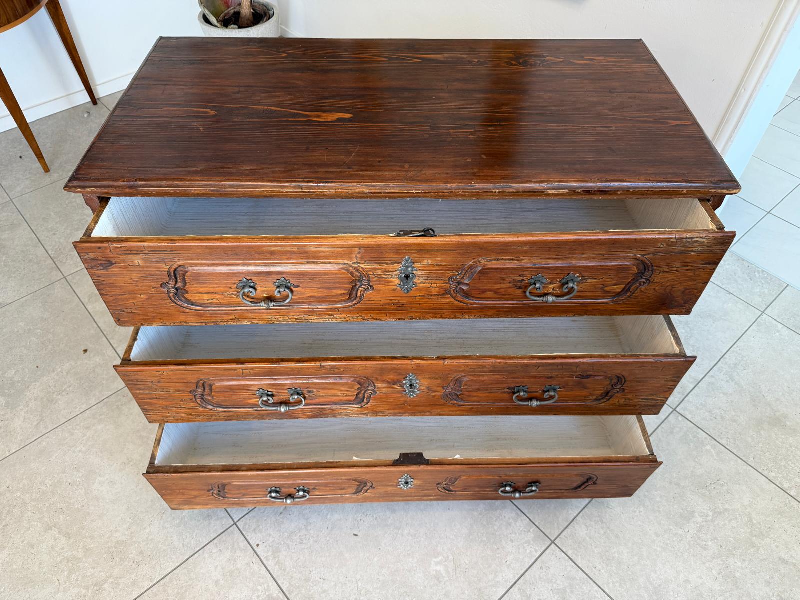 Barock Kommode Eichenholz Knochenbarock mit Schnitzarbeit G2152