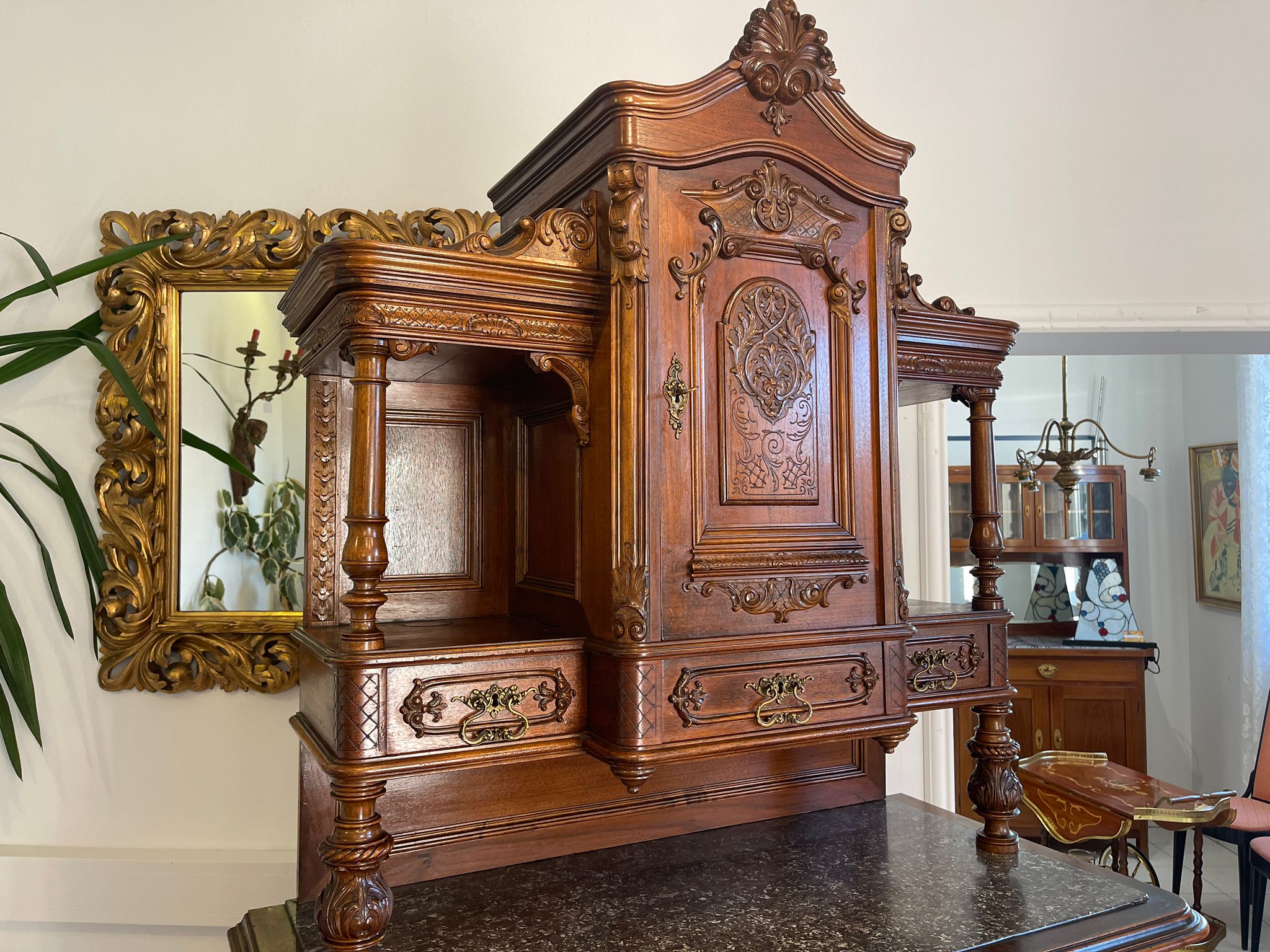 81ce746c-e3e8-4efc-b9f2-59642b478835 Hübsches Pfeiferlbarock Aufsatzbuffet Aufsatzkredenz Altarschrank A5081