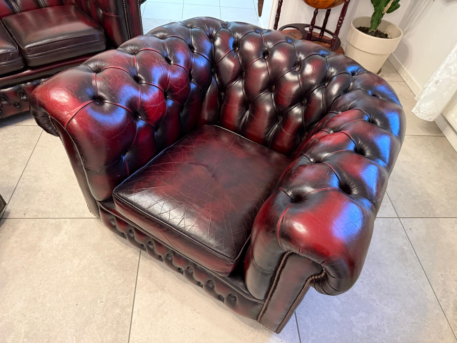 3er Ensemble Chesterfield Sofa Clubfauteuils Cultmöbel Antik D1027