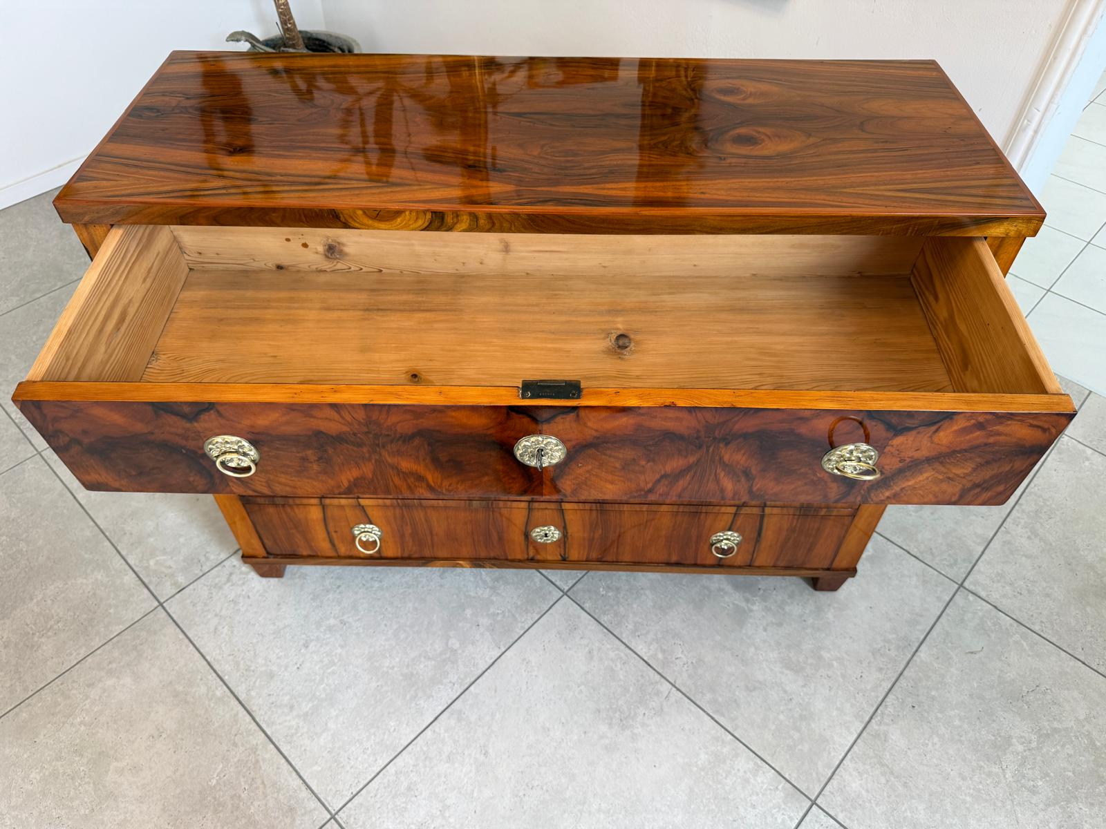 Biedermeier Kommode Nussholz Furniert Restauriert um 1820 D2869