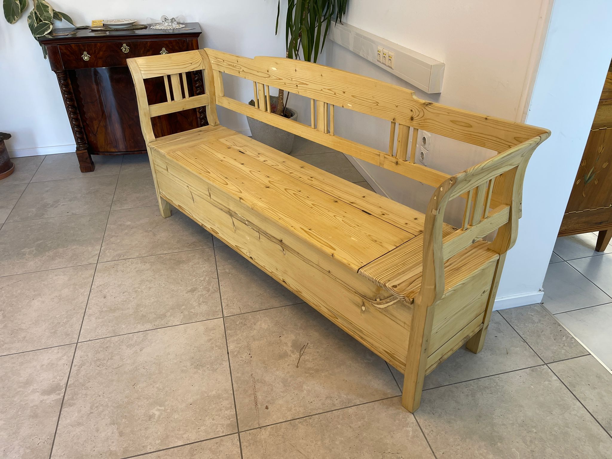 01a49431-9fe5-4ddd-8d24-e8fe5e77c123 Truhenbank Biedermeier Bank Landhausbank Provinziell A4900