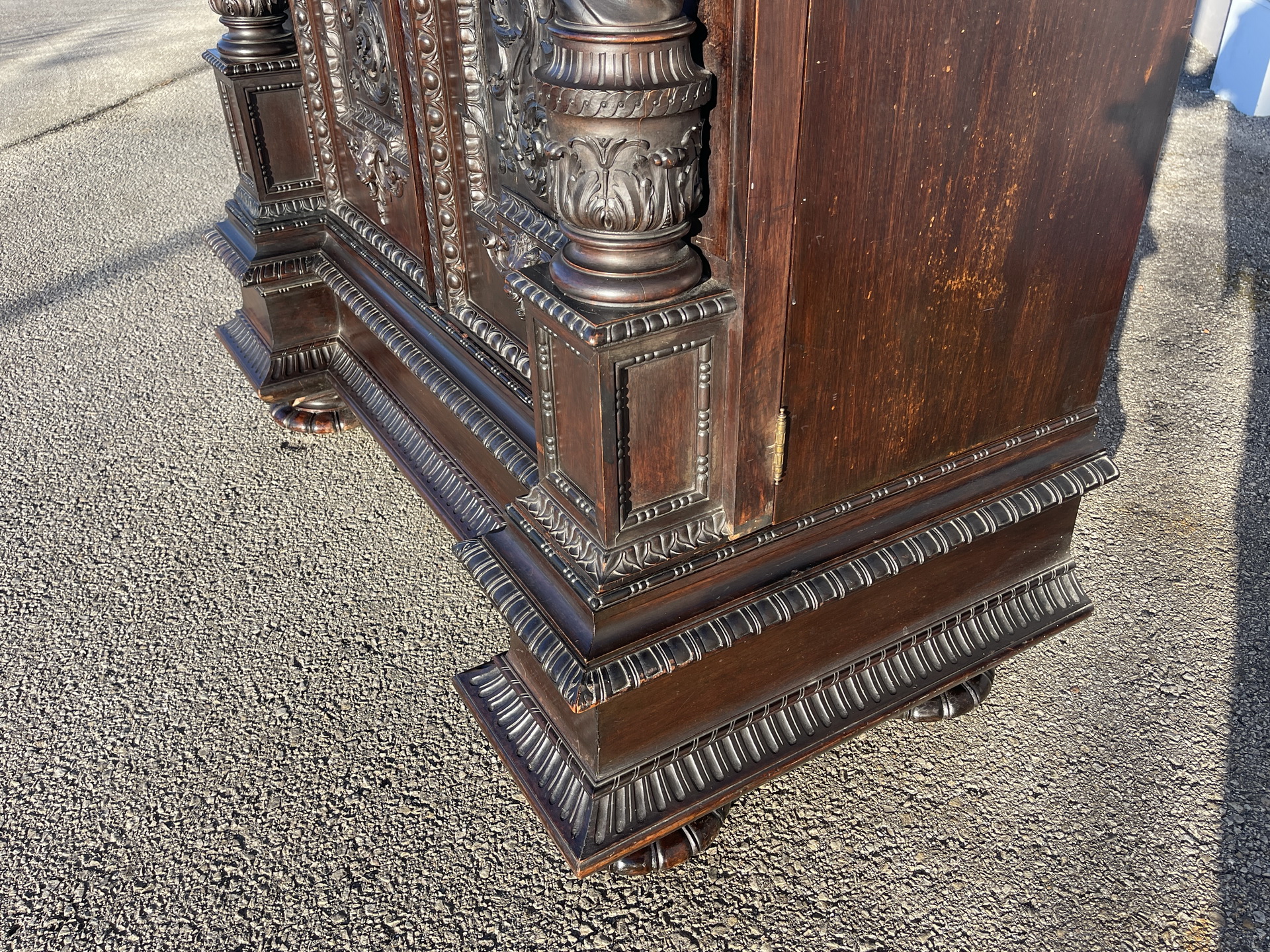Monumentaler Renaissance Hallenschrank Prachtschrank B2064