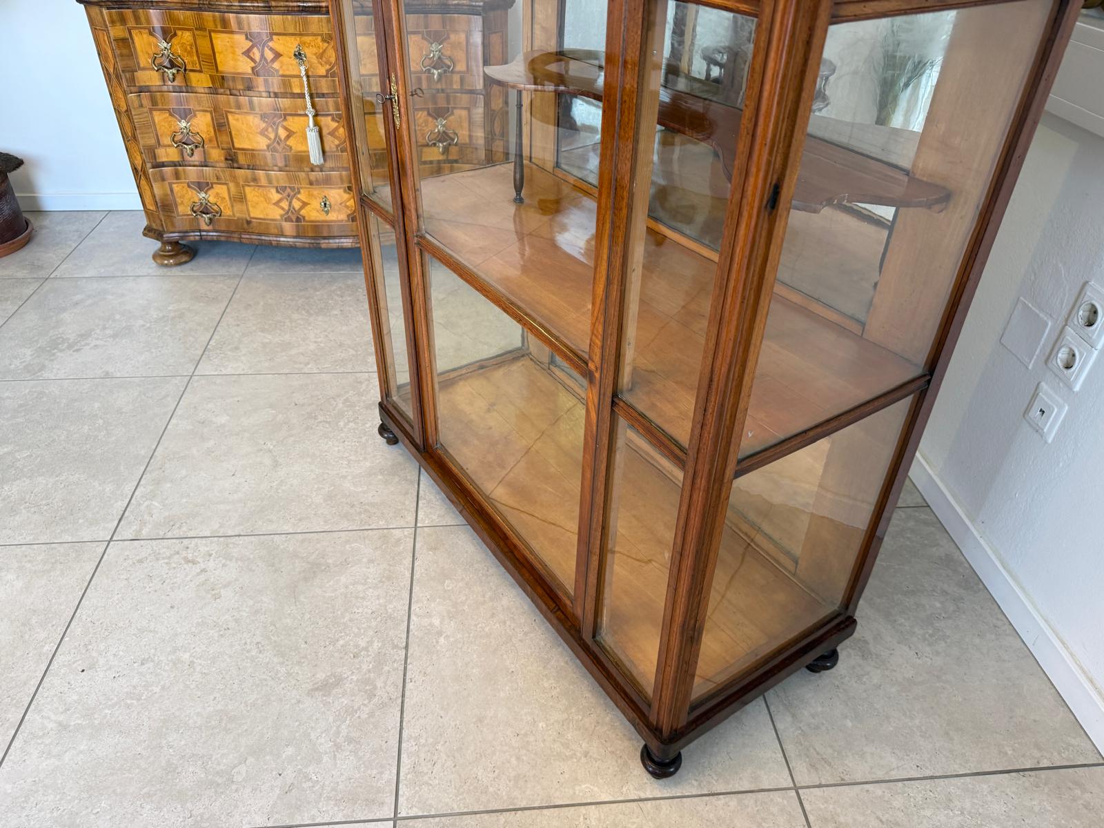 Altrestaurierte Spätbiedermeier Vitrine Bücherschrank Glasschrank Antiquität D2725