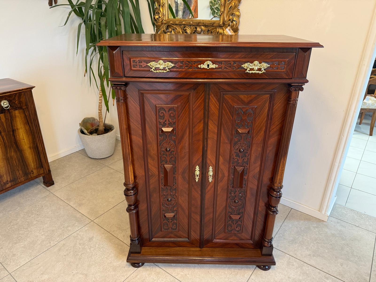 Restaurierte Gründerzeit Anrichte Vertiko Halbschrank Säulenanrichte G2083