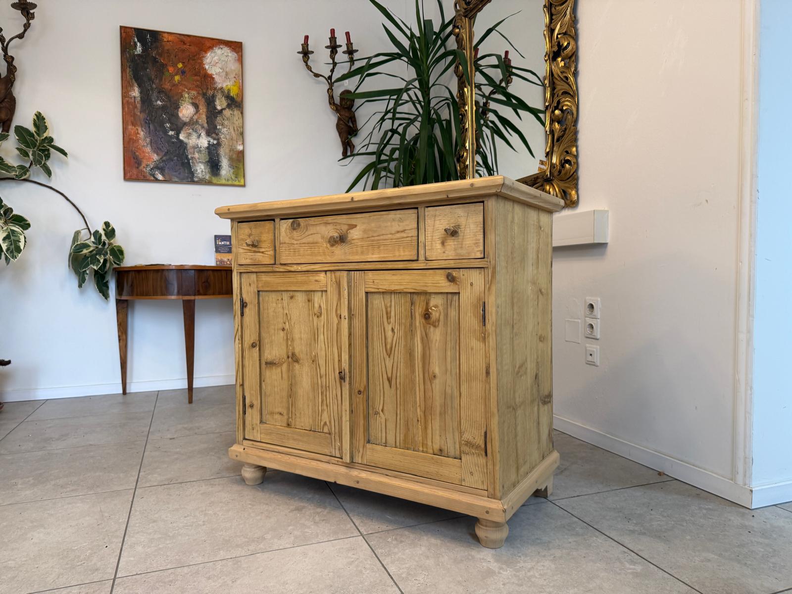 Bäuerliche Gründerzeit Anrichte Antik Kommode Naturholz Weichholz D1078