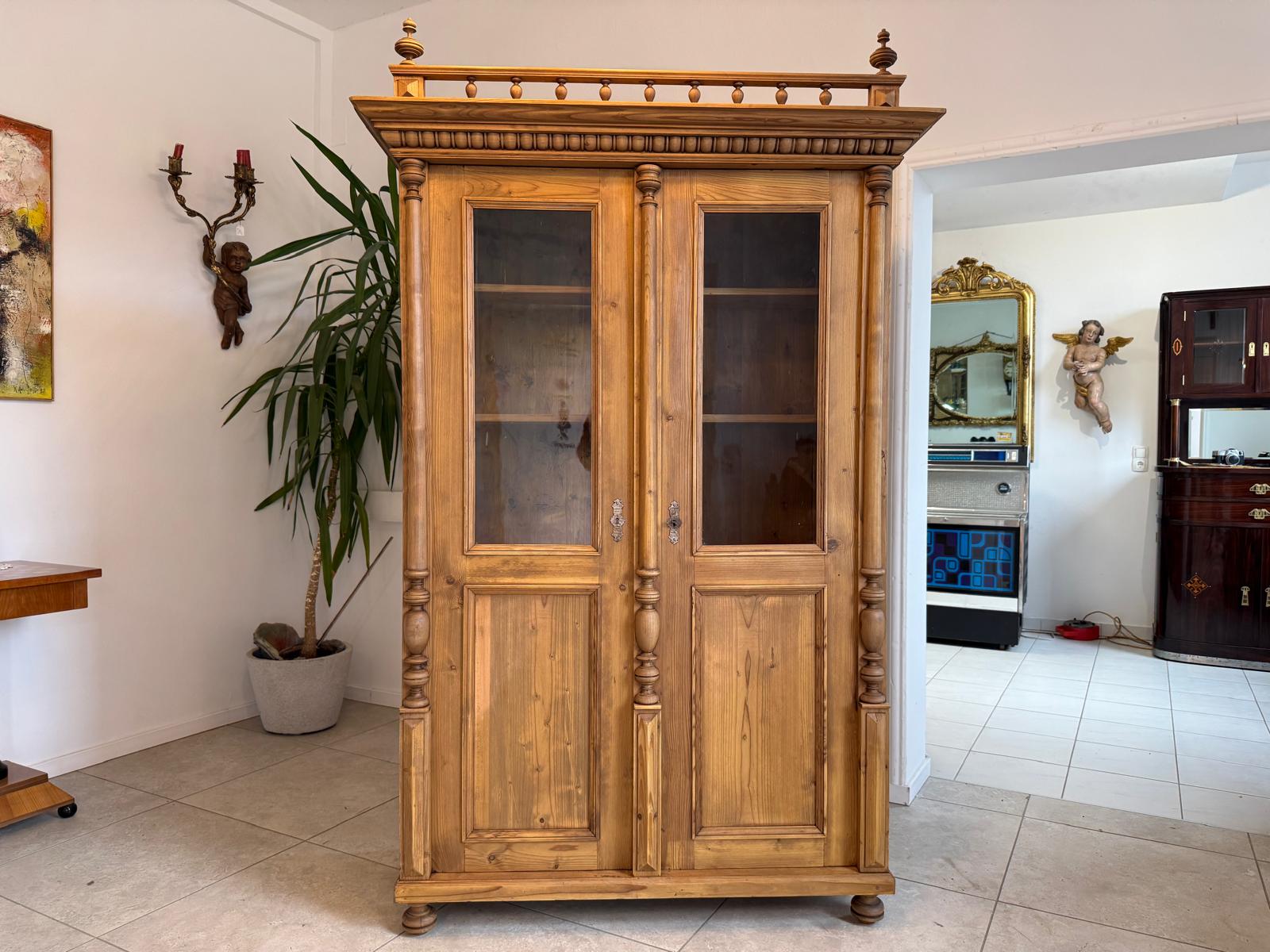 Vitrinenschrank aus der Epoche der Gründerzeit Bücherschrank D2285