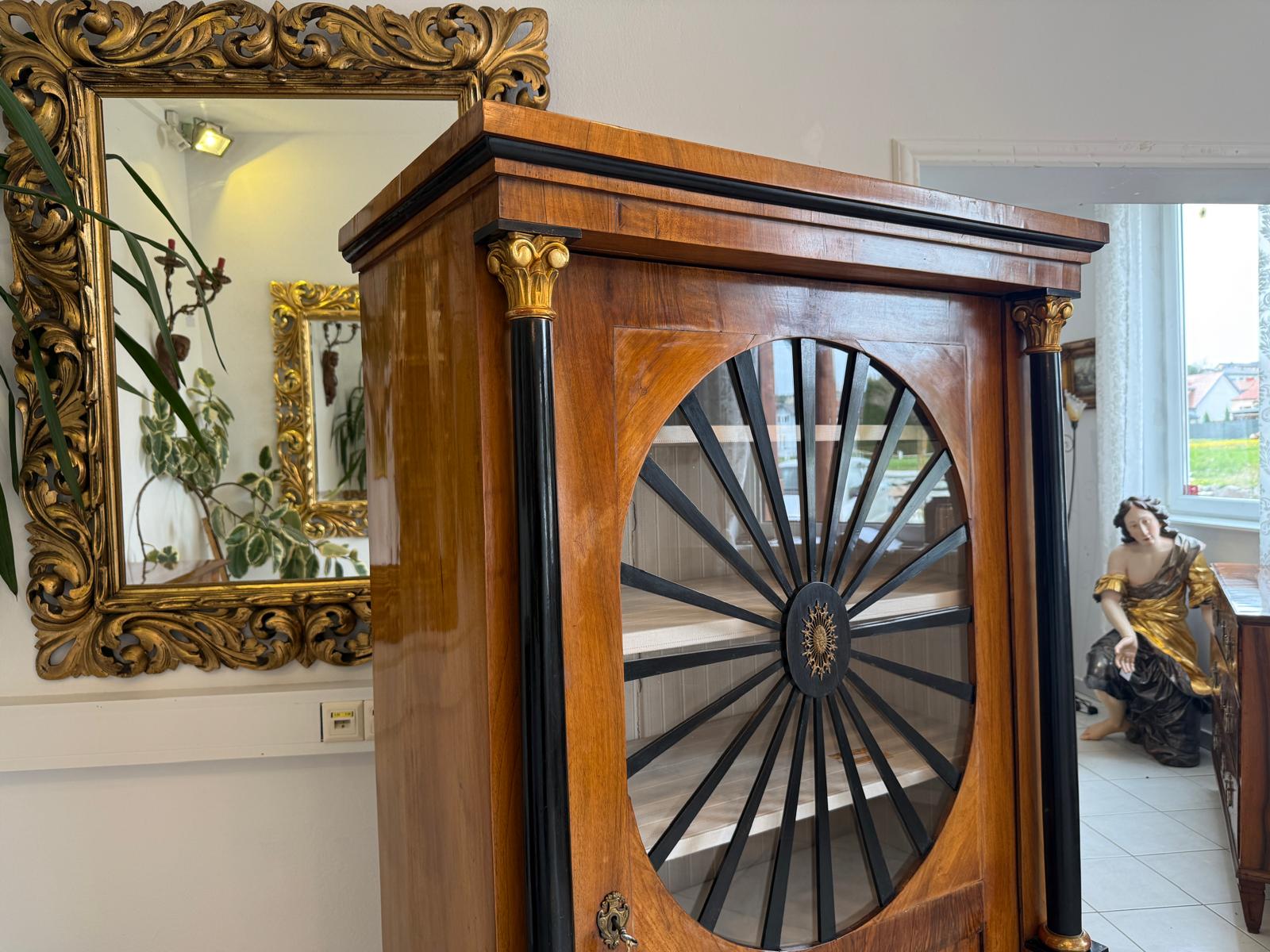 Empire Vitrine Sonnenvitrine Bücherschrank Bibliotheksschrank Nussholz D2355