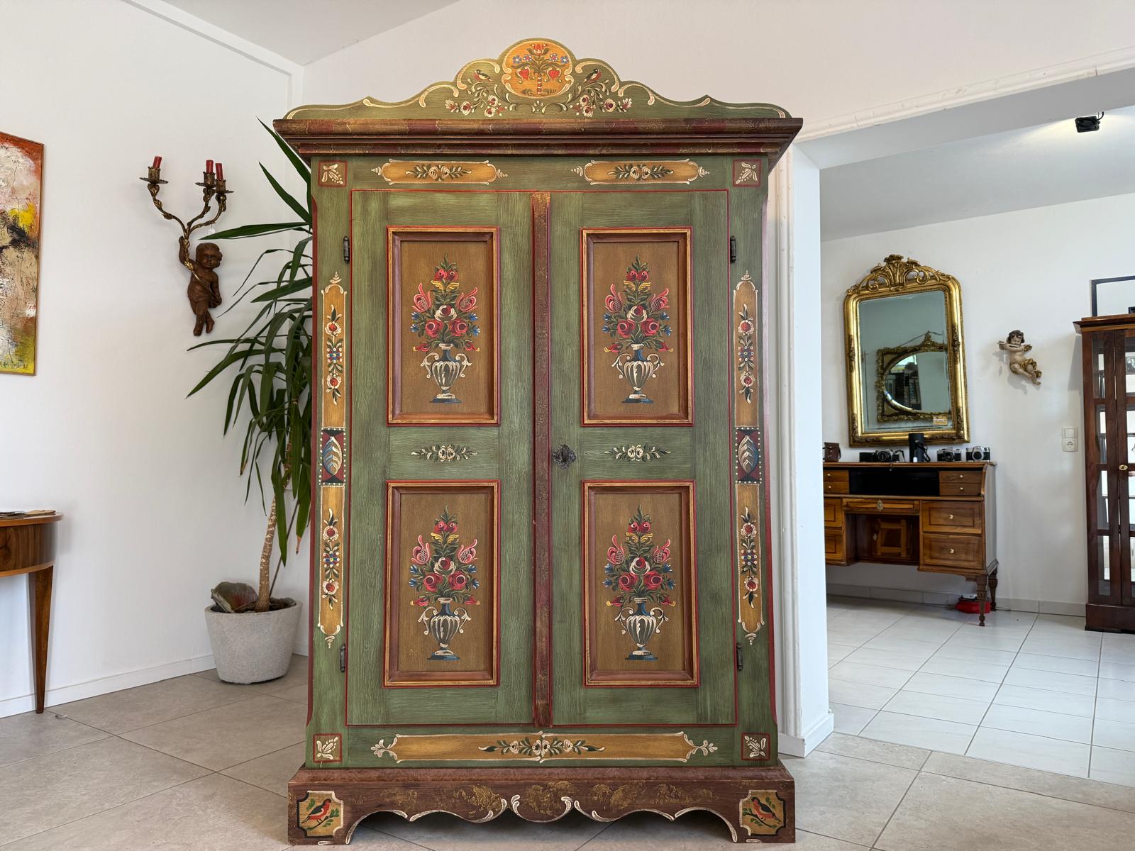 Originaler Voglauer Schrank Bauernschrank Anno 1800 Altgrün G2169