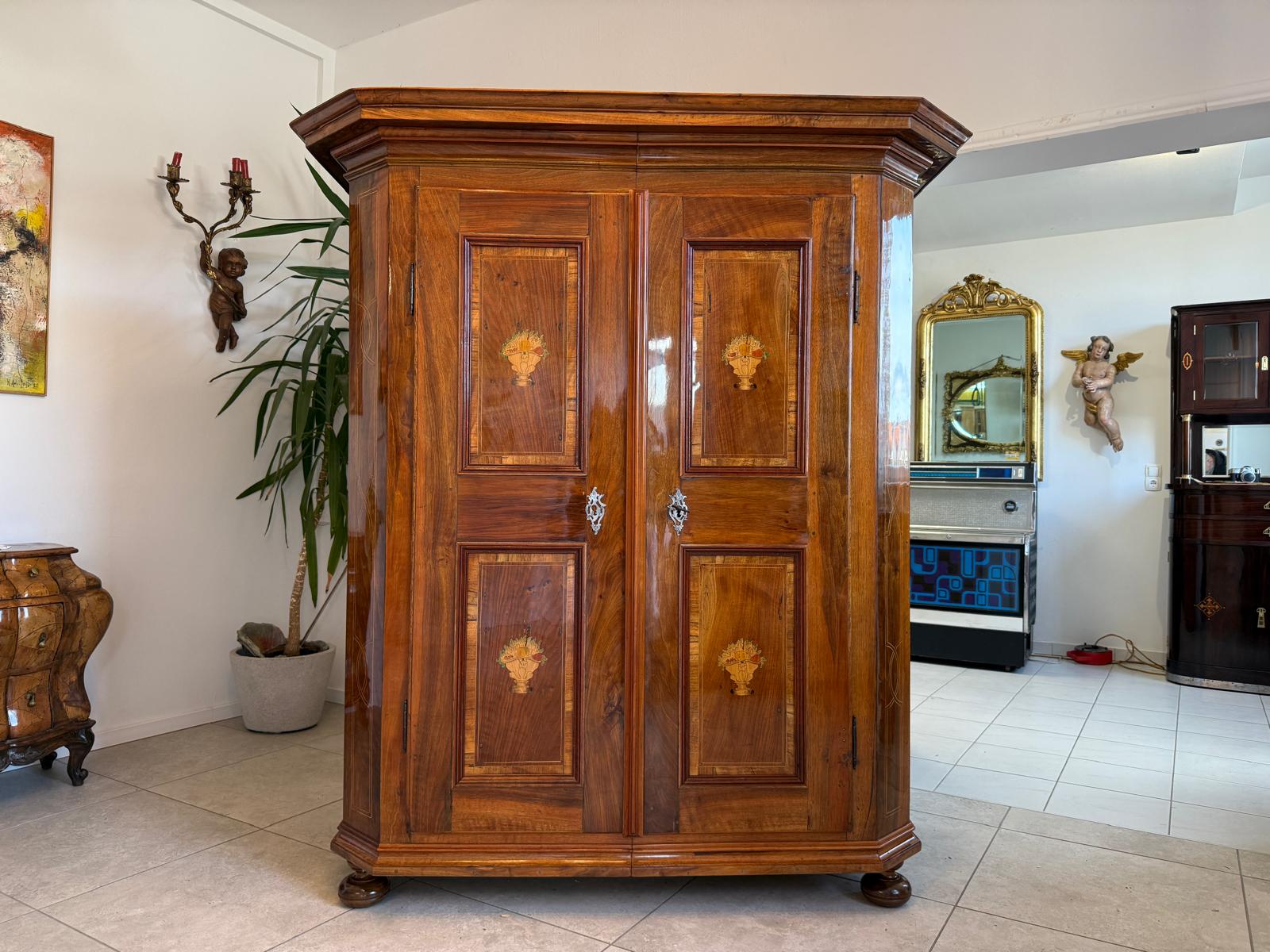 Barocker Hallenschrank Barockschrank Marketerien Antiquität  D1180