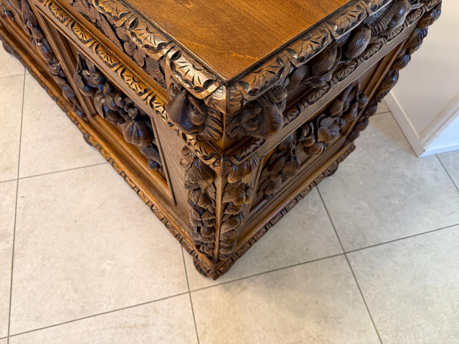 Restaurierte Gründerzeit Anrichte Vertiko Halbschrank Obstmotive G2397