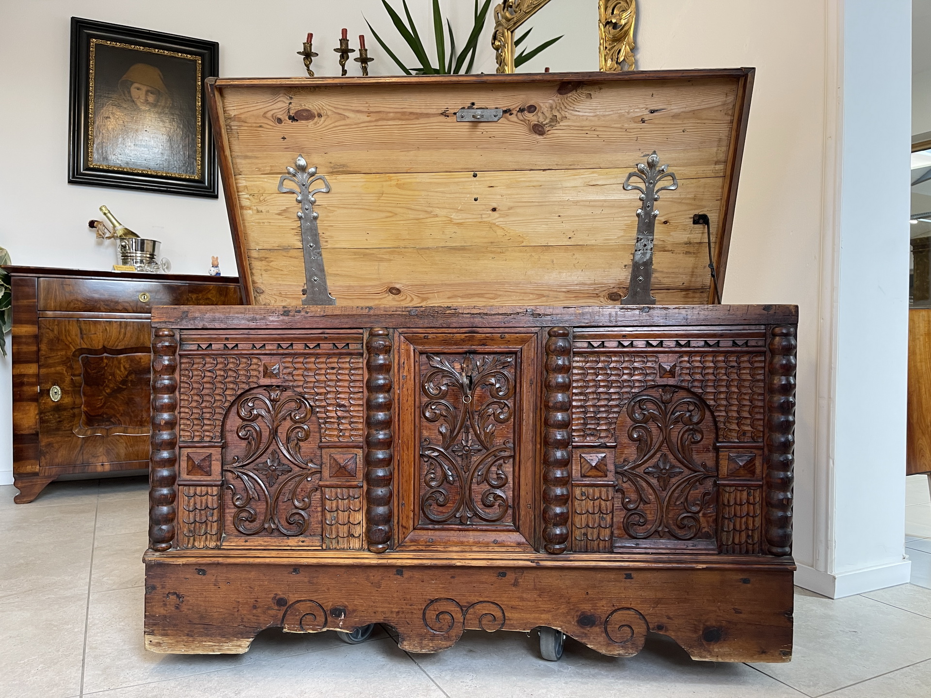 Barock-Biedermeier-119 Originale Barock Truhe Beschnitzt Naturholz A4190