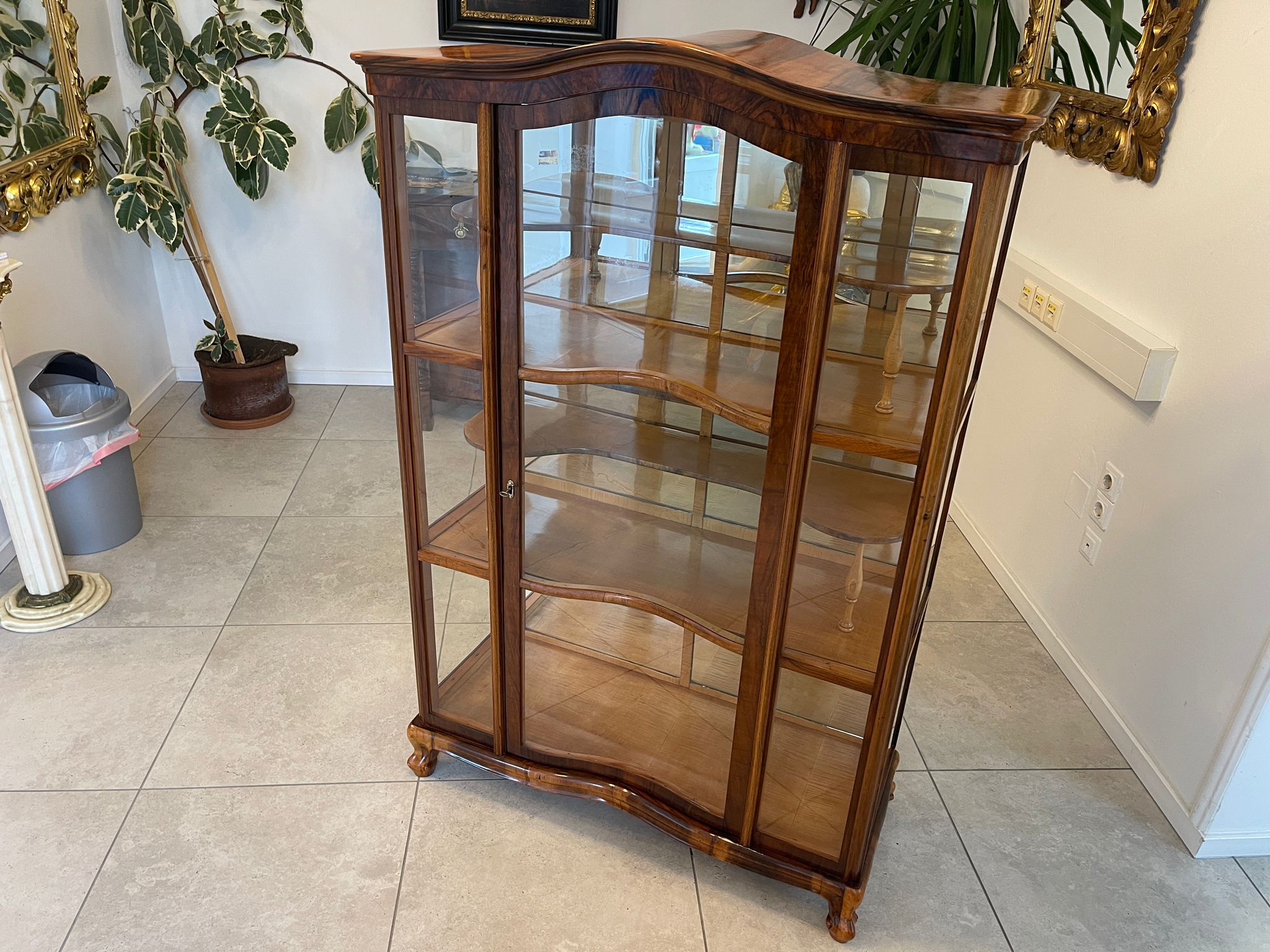 fe3374dd-a407-4607-913c-e0fc708077ad Biedermeier Vitrine Bücherschrank Nussholz A4949