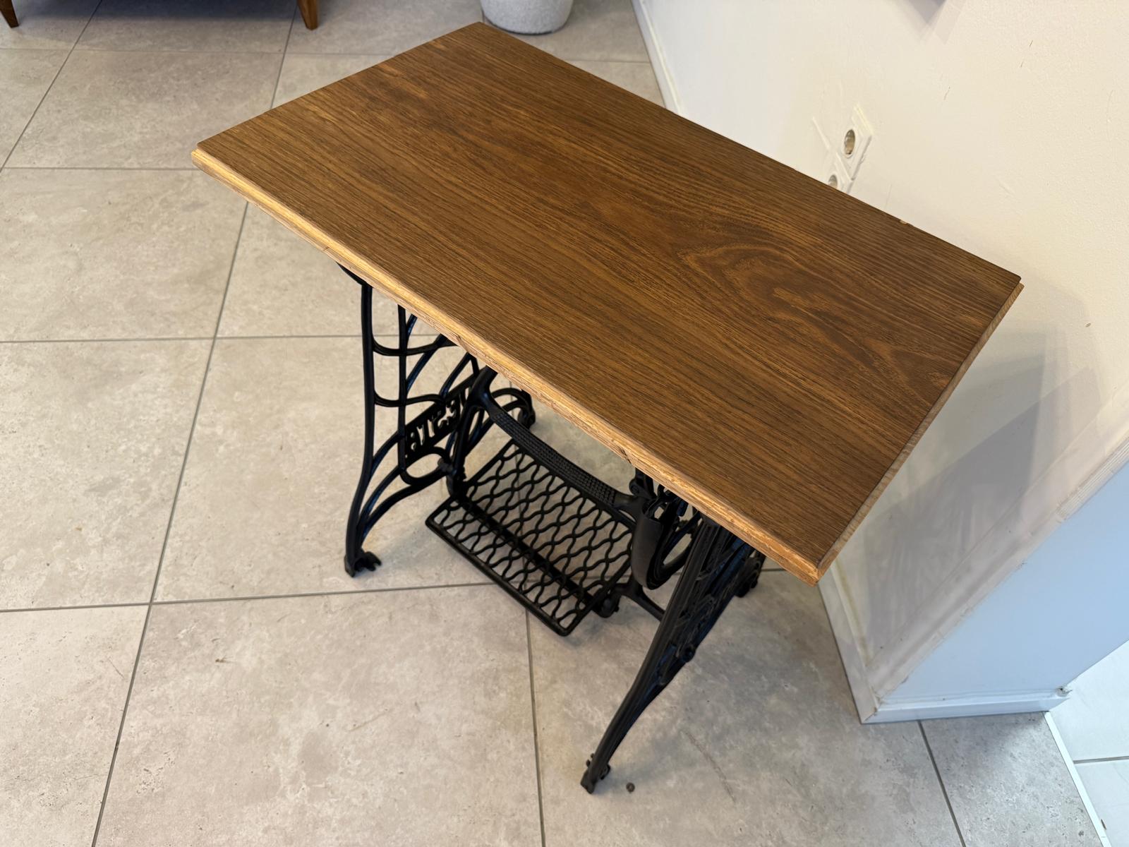 Bäuerlicher Tisch Nähmaschinentisch Gusseisern Vesta G2021