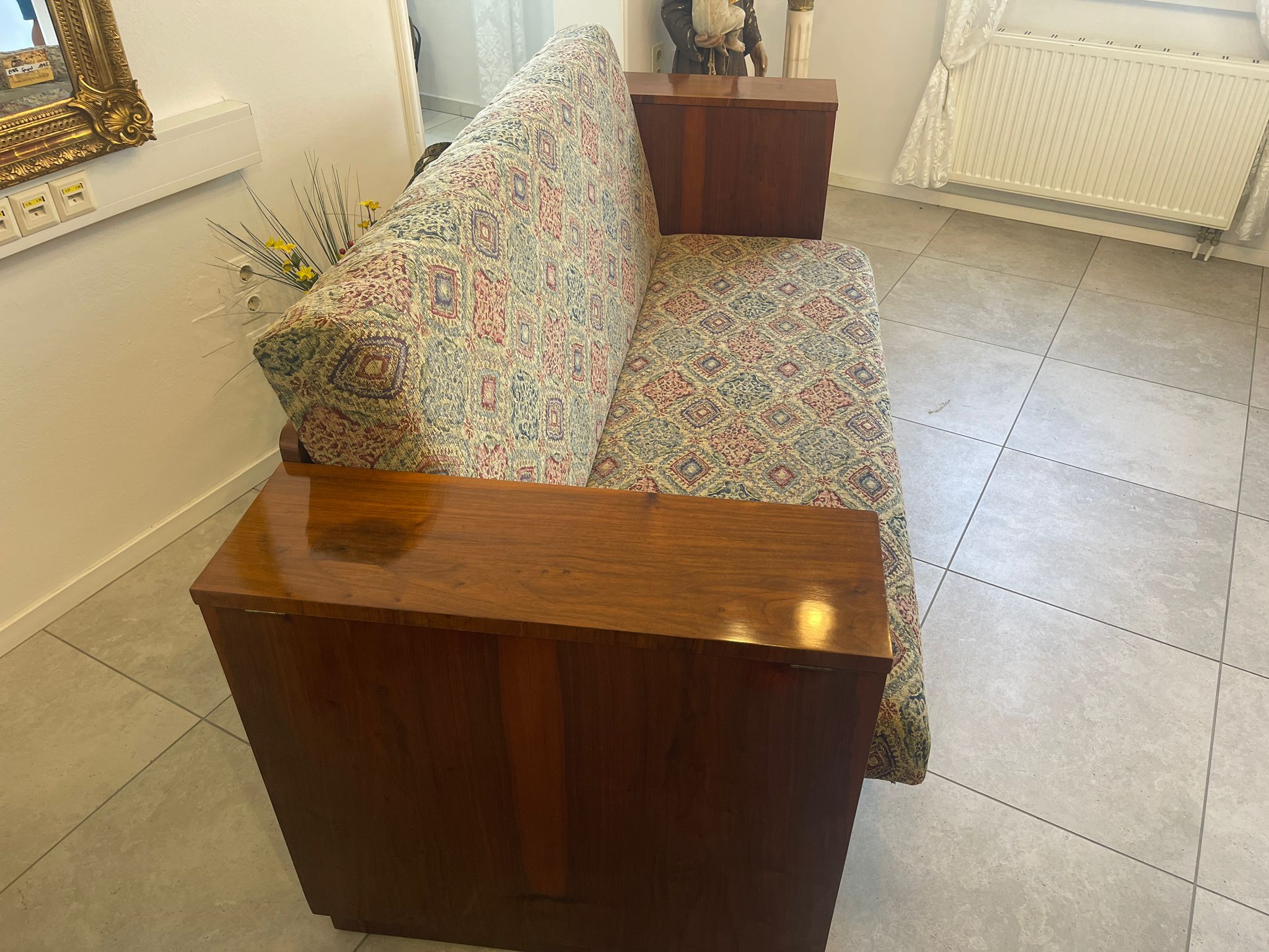 dd456d33-00fc-4bad-b1f1-6e14e15266d1 Biedermeier Sofa Couch Bettbank Antik Doppelbett mit Ablagen A4630