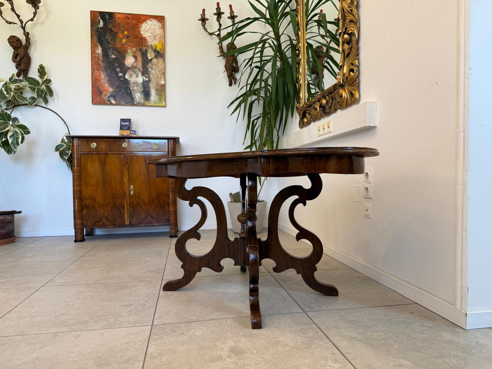 Spätbiedermeier Wohnzimmertisch Tisch Beistelltisch Nussholz D2336
