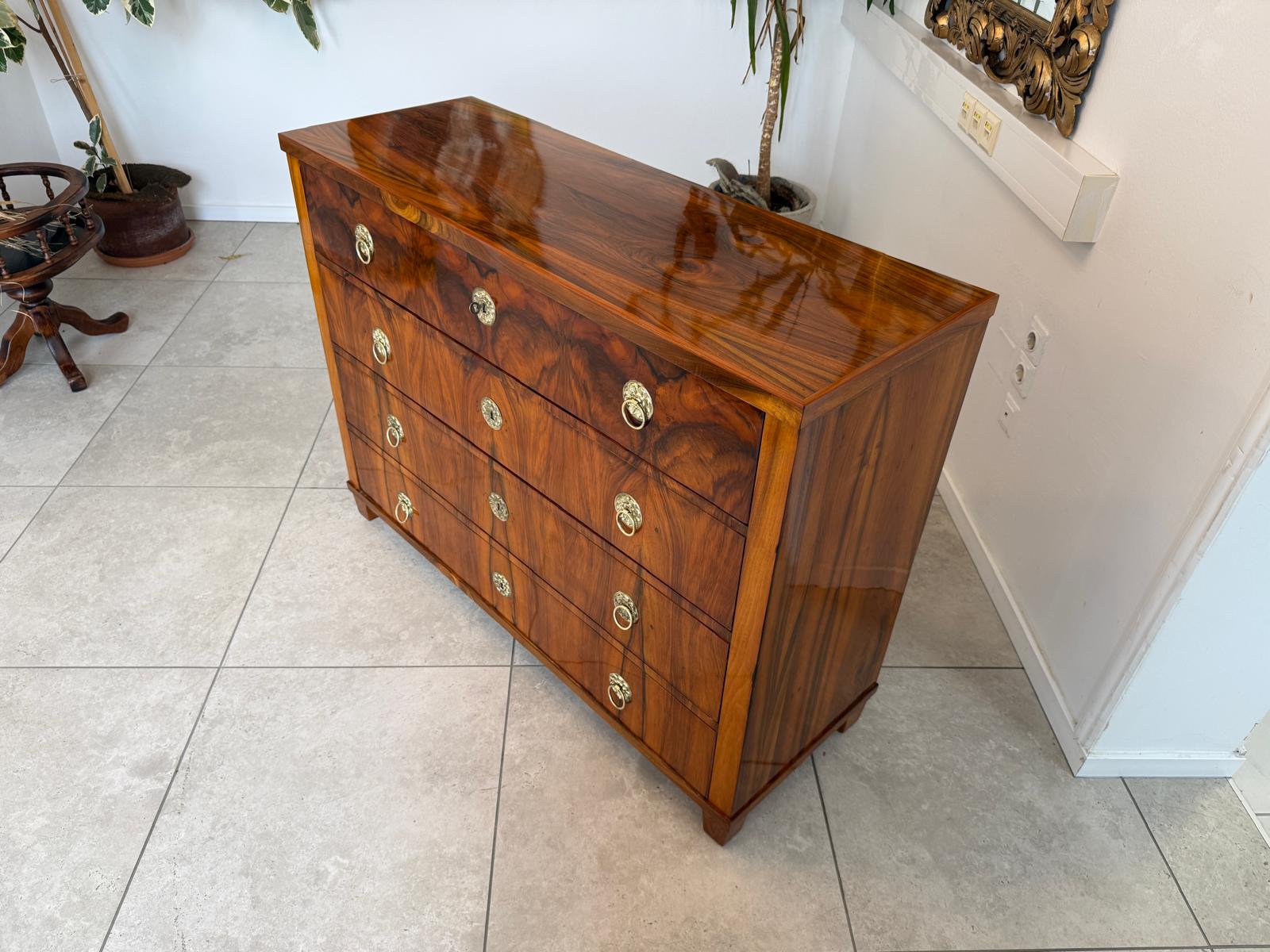 Biedermeier Kommode Nussholz Furniert Restauriert um 1820 D2869