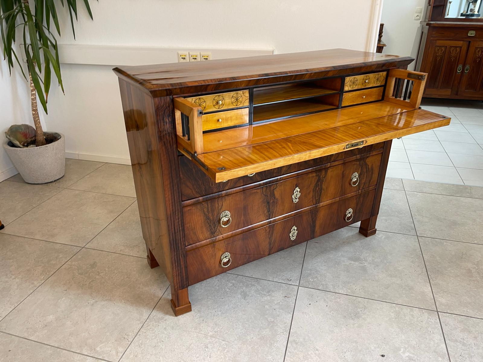 Restaurierte Biedermeier Schreibkommode Nussholz Antiquität G1313