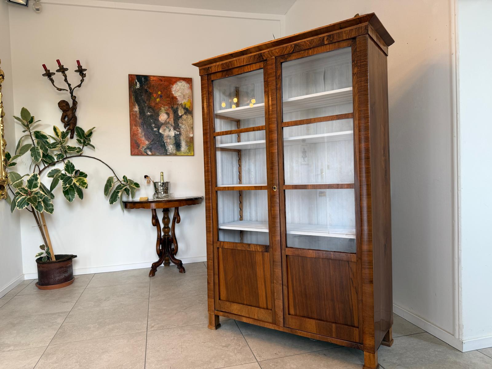 Biedermeier Vitrinenschrank Glasschrank Nussholz Antiquität G1797