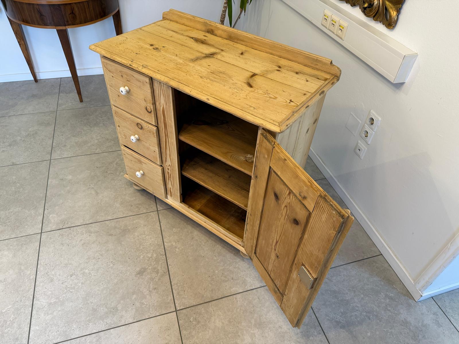 Uriger Brotschrank Biedermeier Almerschrank Vorratsschrank Bauernkasten D1101