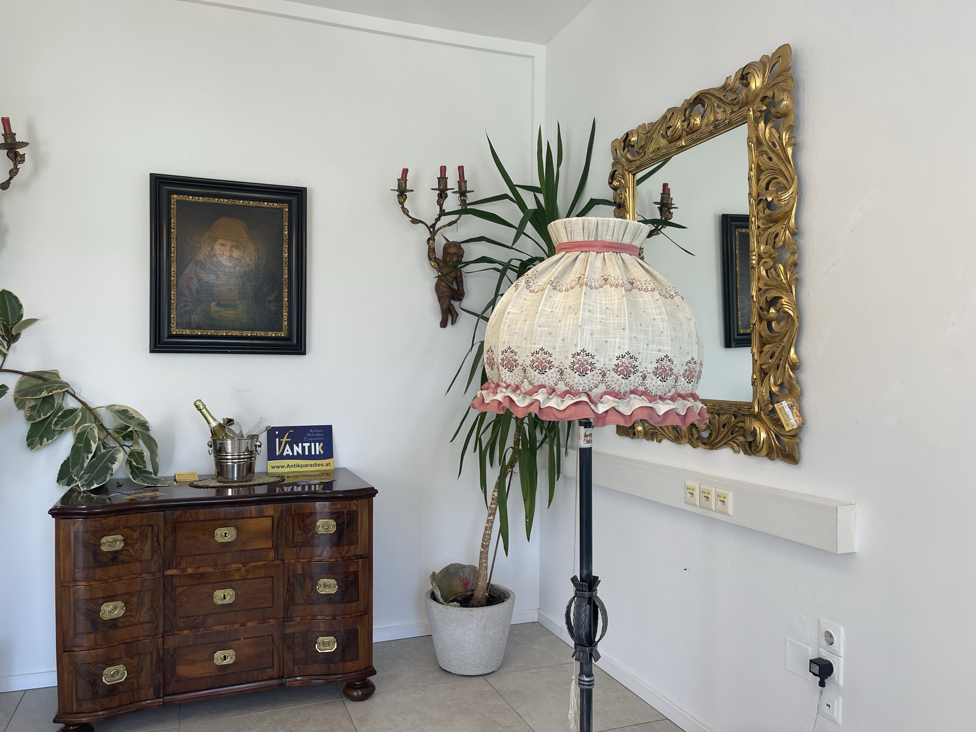 Bauernschrank-Bauernkasten_56mWSdU1xlwofc4 Stehleuchte Stehlampe Bauernlampe Stofflampe B1659