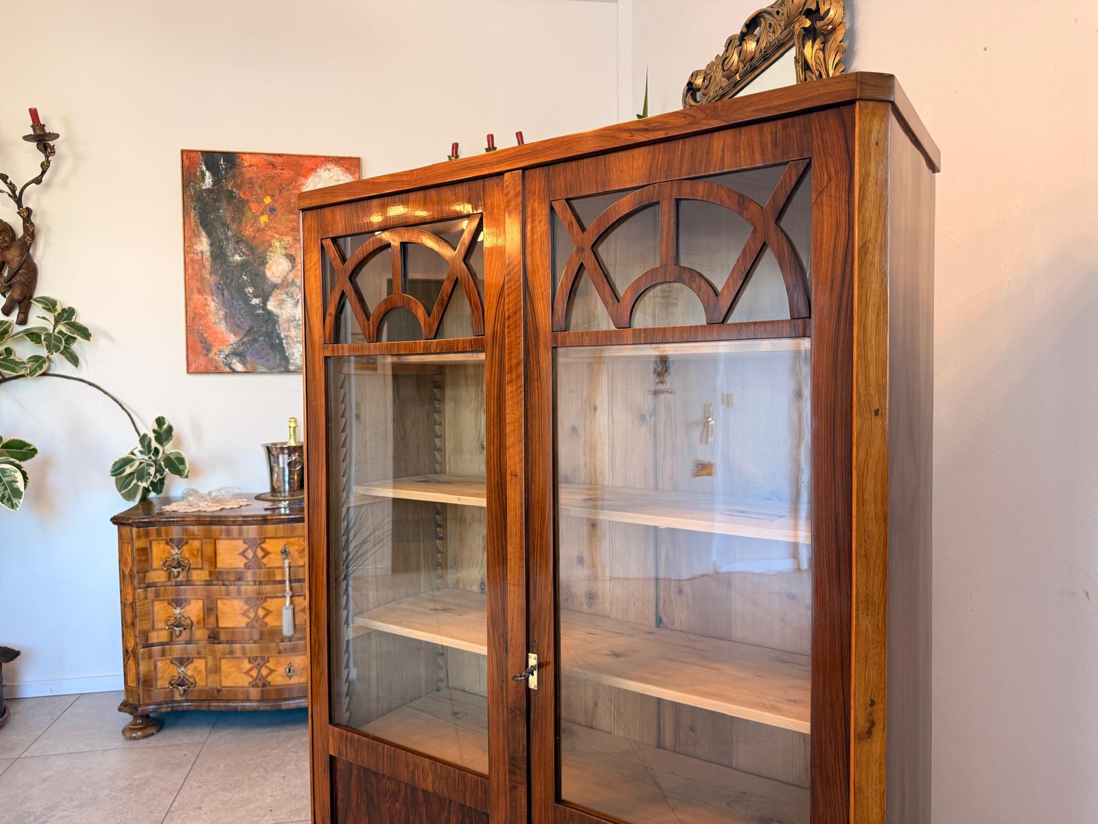Biedermeier Vitrine Bibliothekschrank Nussholz Restauriert Antiquität D2766