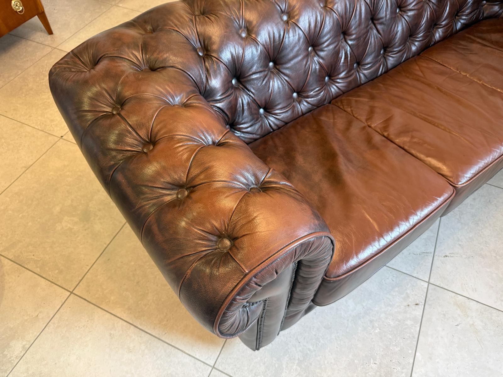 Chesterfield Ensemble 3 teilig Ledersofa Fauteuils Clubmöbel Cultmöbel D2844