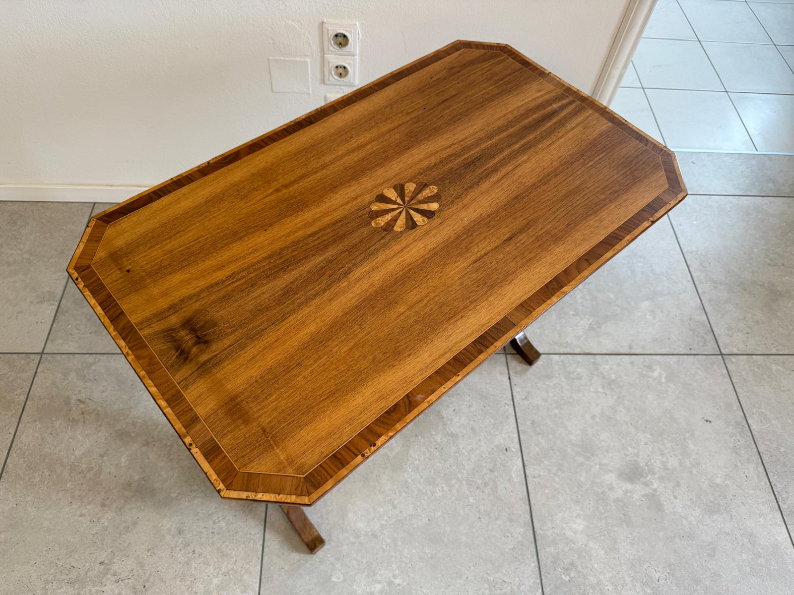 Spätbiedermeier Tischerl Biedermeier-Tisch Nussholz Lyra Tisch D2359