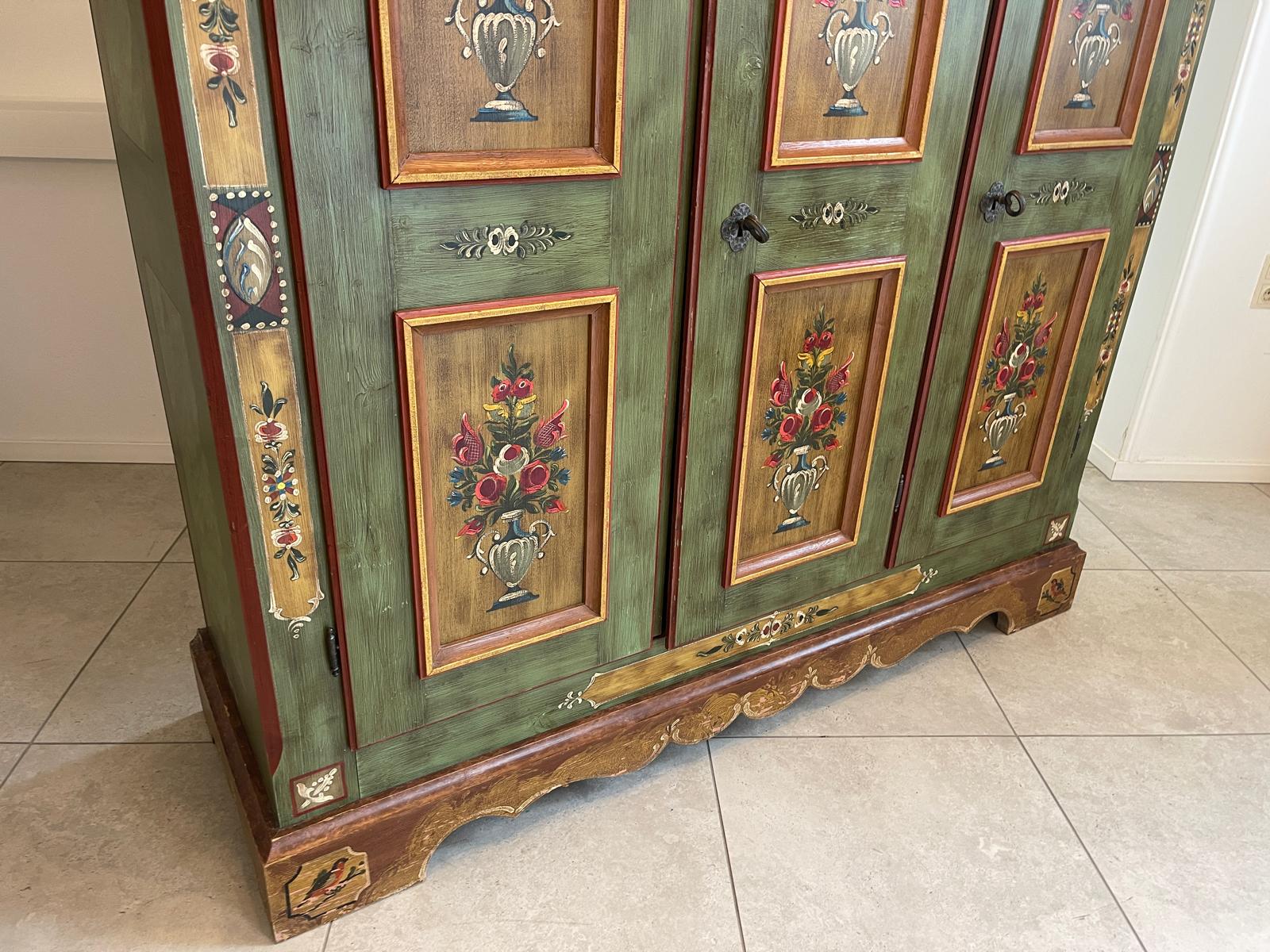 Handbemalter Voglauer Schrank Bauernschrank Anno 1800 Altgrün G1603