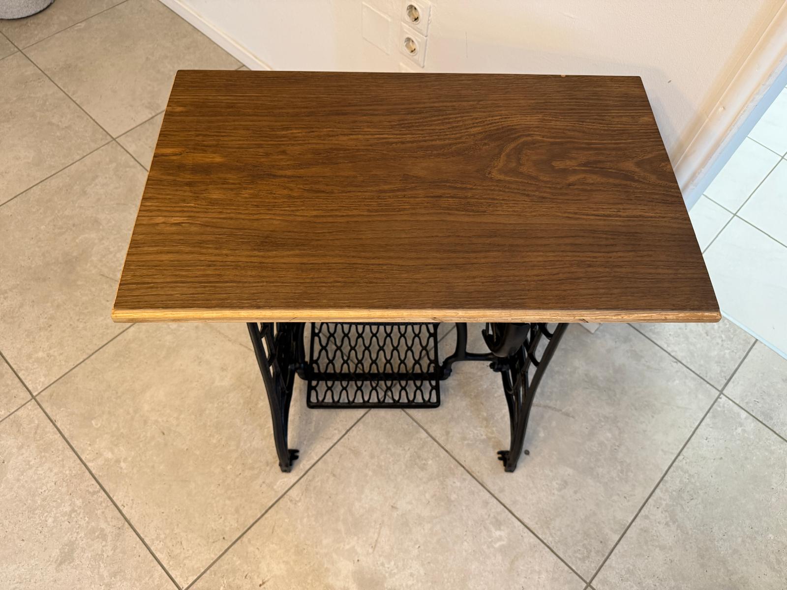 Bäuerlicher Tisch Nähmaschinentisch Gusseisern Vesta G2021