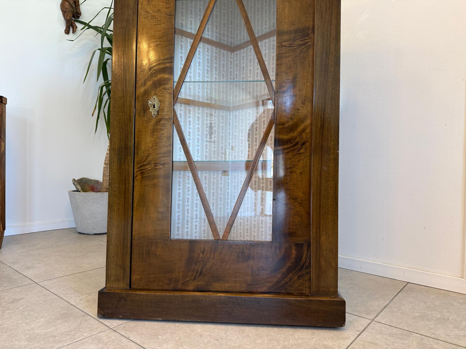 Originale Biedermeier Eckvitrine Bücherschrank Nussholz G1992
